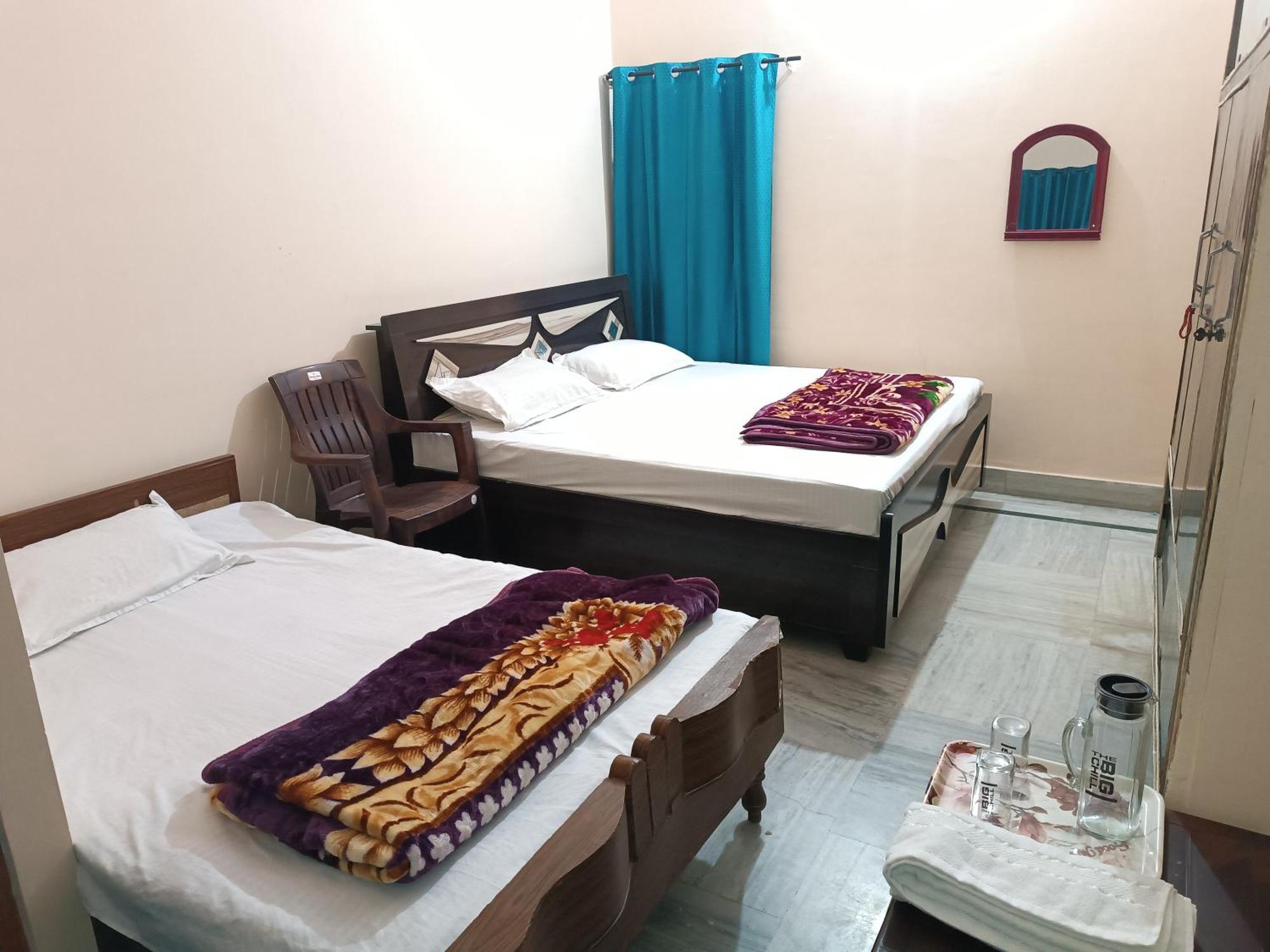 Raghuvardham Delux 1 Double Bed, 1 Single Bed Ayodhya