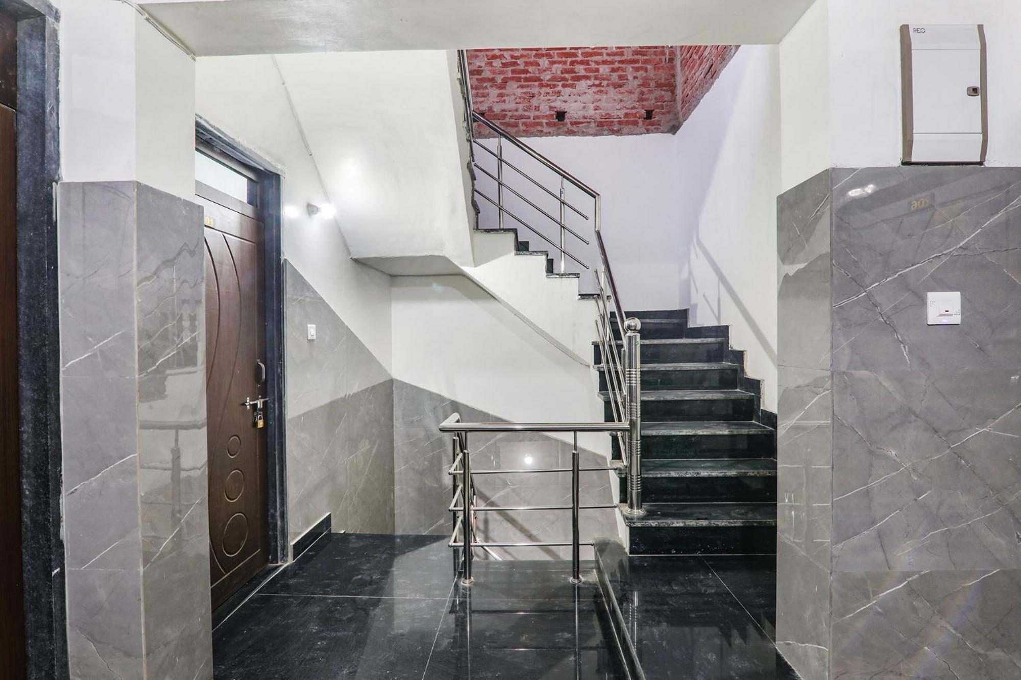 Fabexpress Milan Palace Hotel Ayodhya