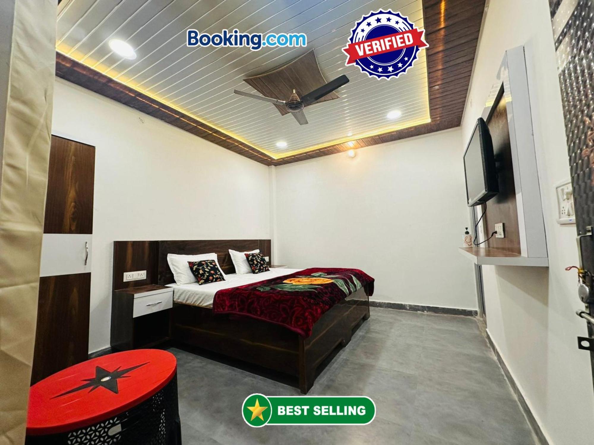 Homestay G R The Ram Krishna Palace Near Dasrath Mahal 500m -railway Station 800m -prime Location - Luxury And Spacious
