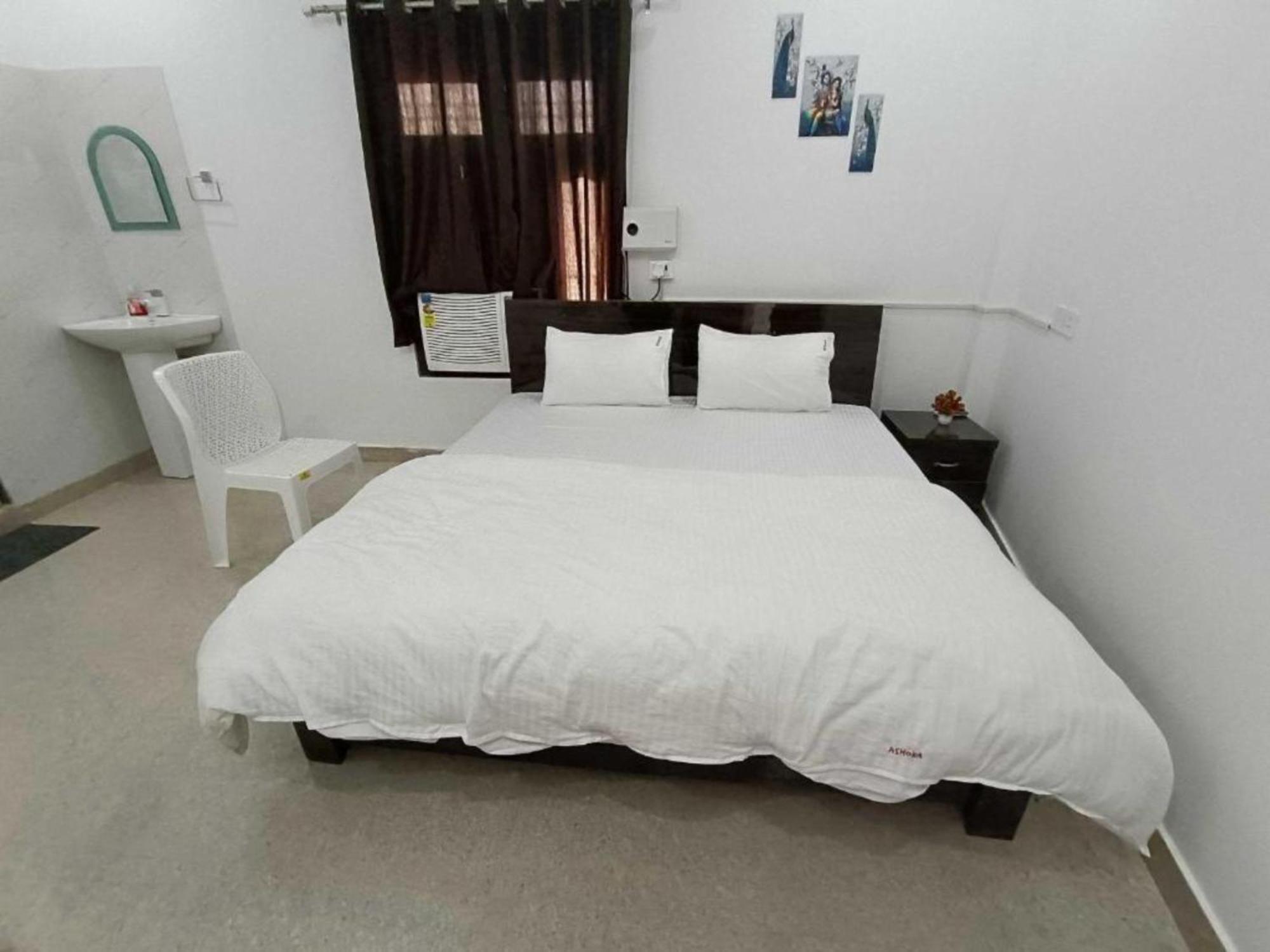Homestay Ashoka Aashram Near Shri Ram Janmabhoomi - Prime Location With Luxury And Spacious - Book Now