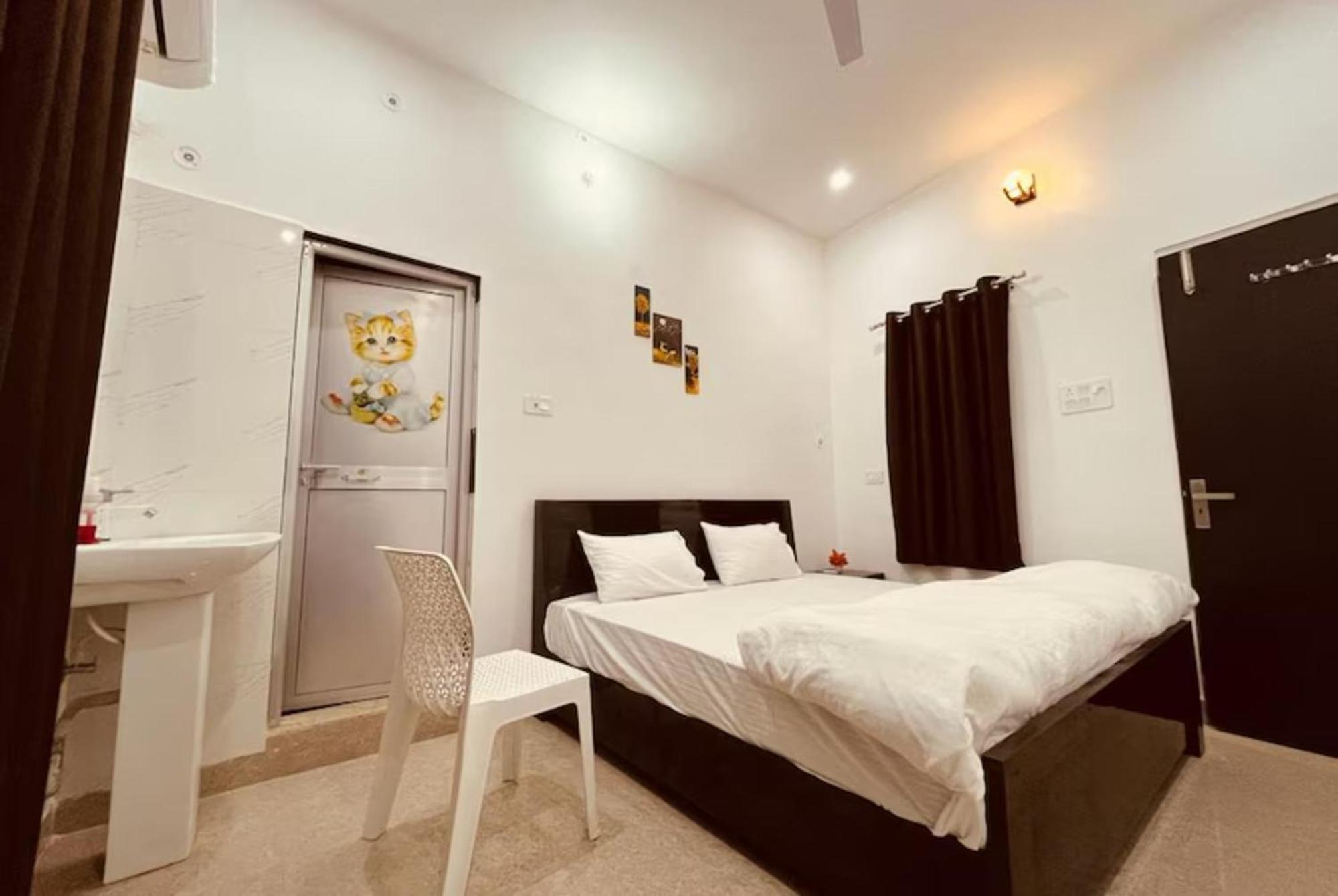 Ashoka Aashram Near Shri Ram Janmabhoomi - Prime Location With Luxury And Spacious - Book Now *
