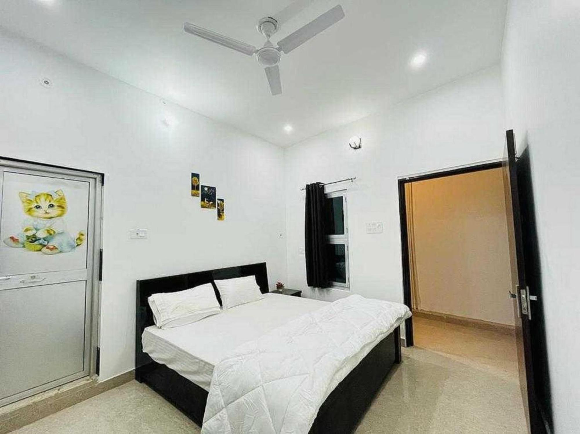 Ashoka Aashram Near Shri Ram Janmabhoomi - Prime Location With Luxury And Spacious - Book Now * Ayodhya