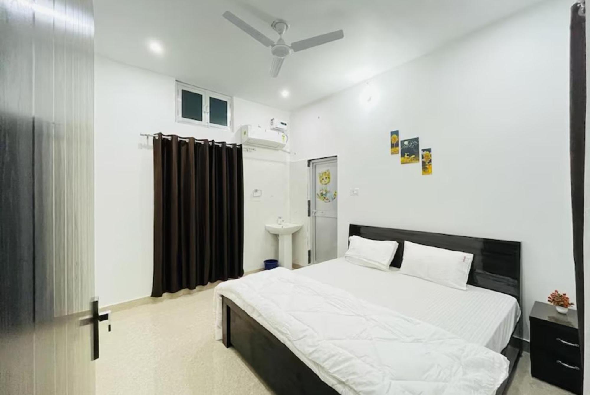 Homestay Ashoka Aashram Near Shri Ram Janmabhoomi - Prime Location With Luxury And Spacious - Book Now *