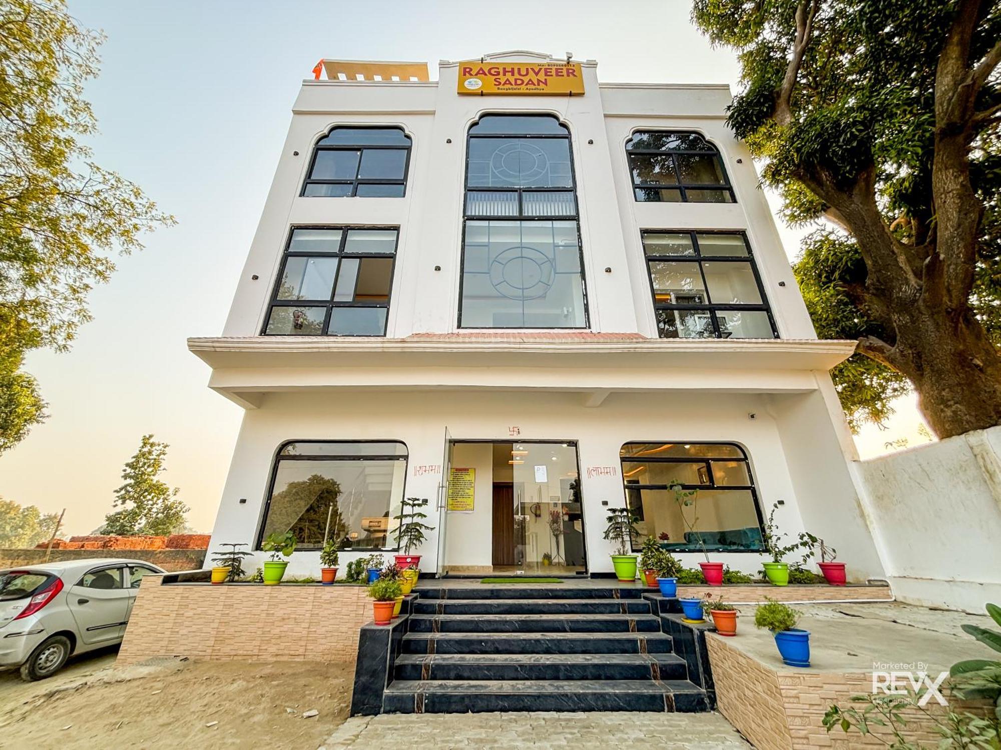 Hotel Raghuveer Sadan, Near Ram Mandir -10 Min Walk Ayodhya