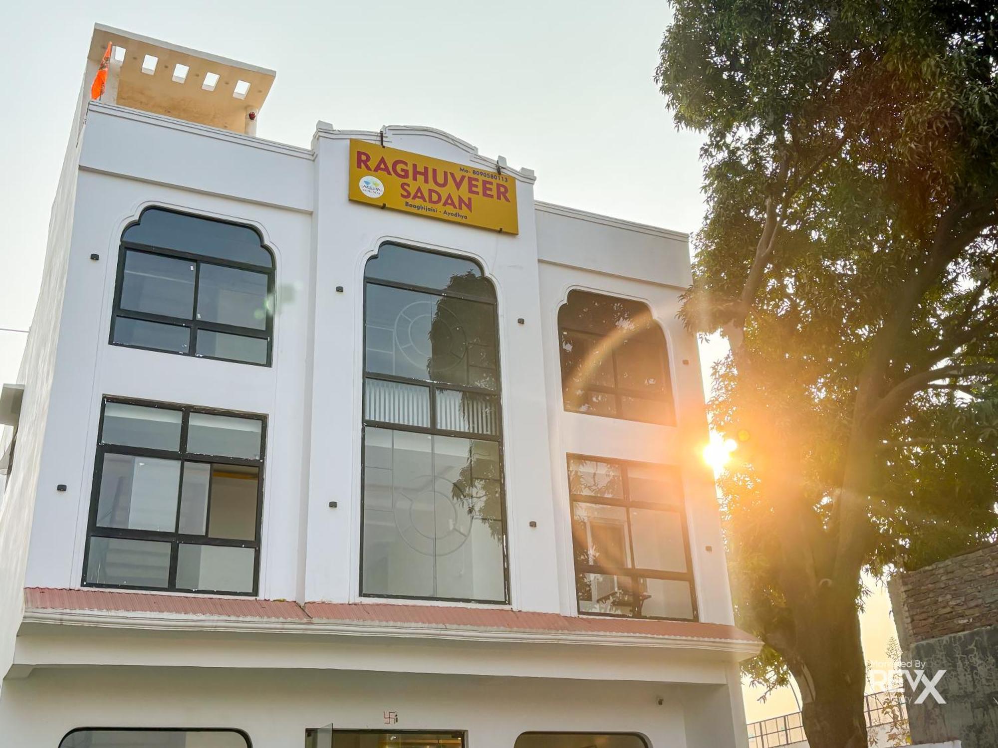 Raghuveer Sadan, Near Ram Mandir -10 Min Walk