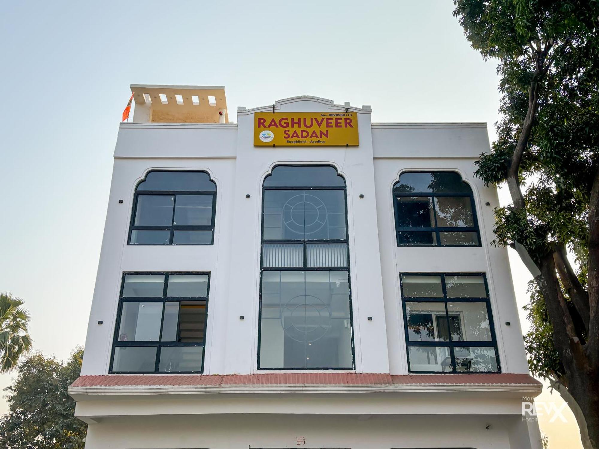 Hotel Raghuveer Sadan, Near Ram Mandir -10 Min Walk