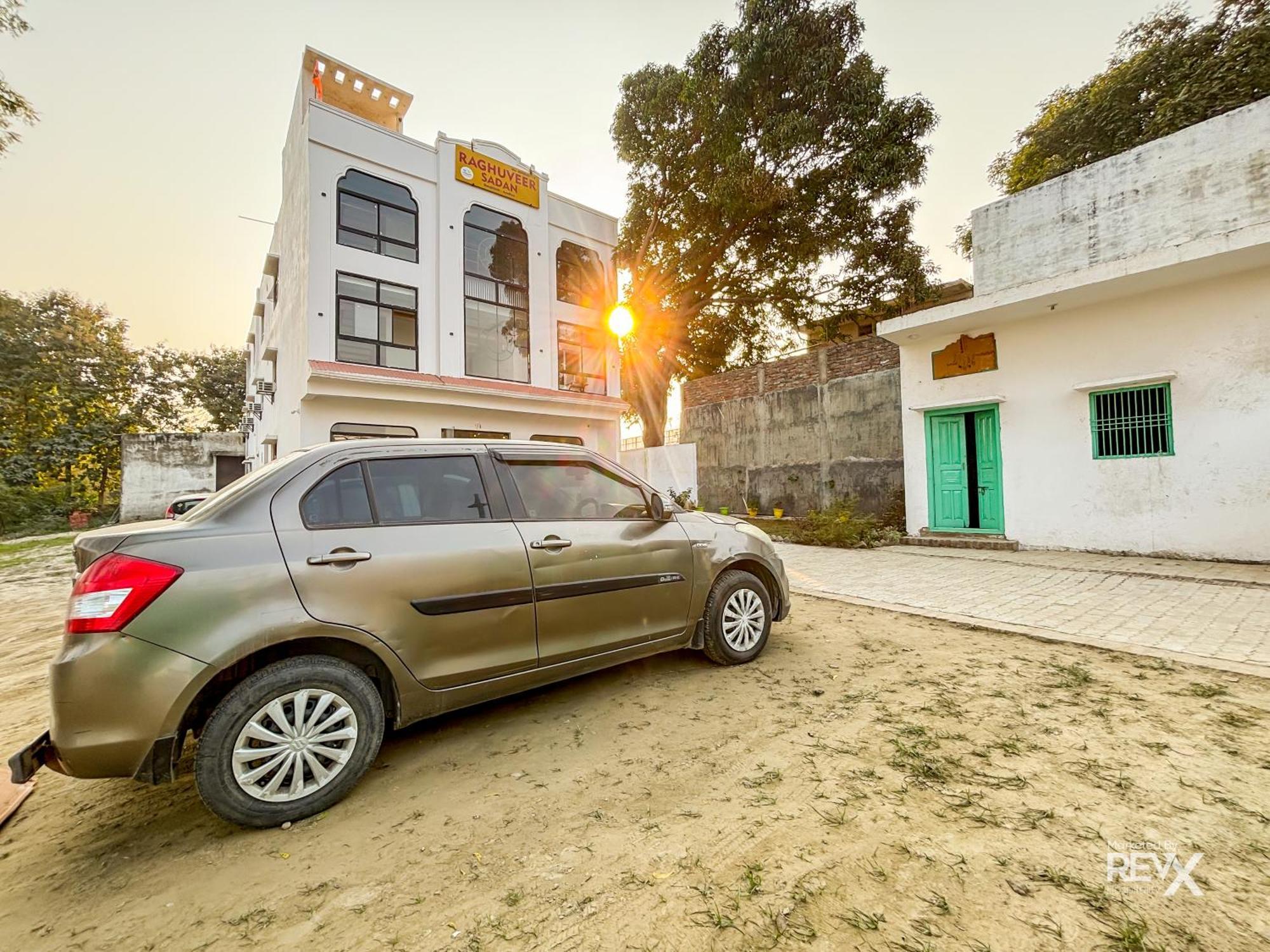 Raghuveer Sadan, Near Ram Mandir -10 Min Walk Hotel Ayodhya