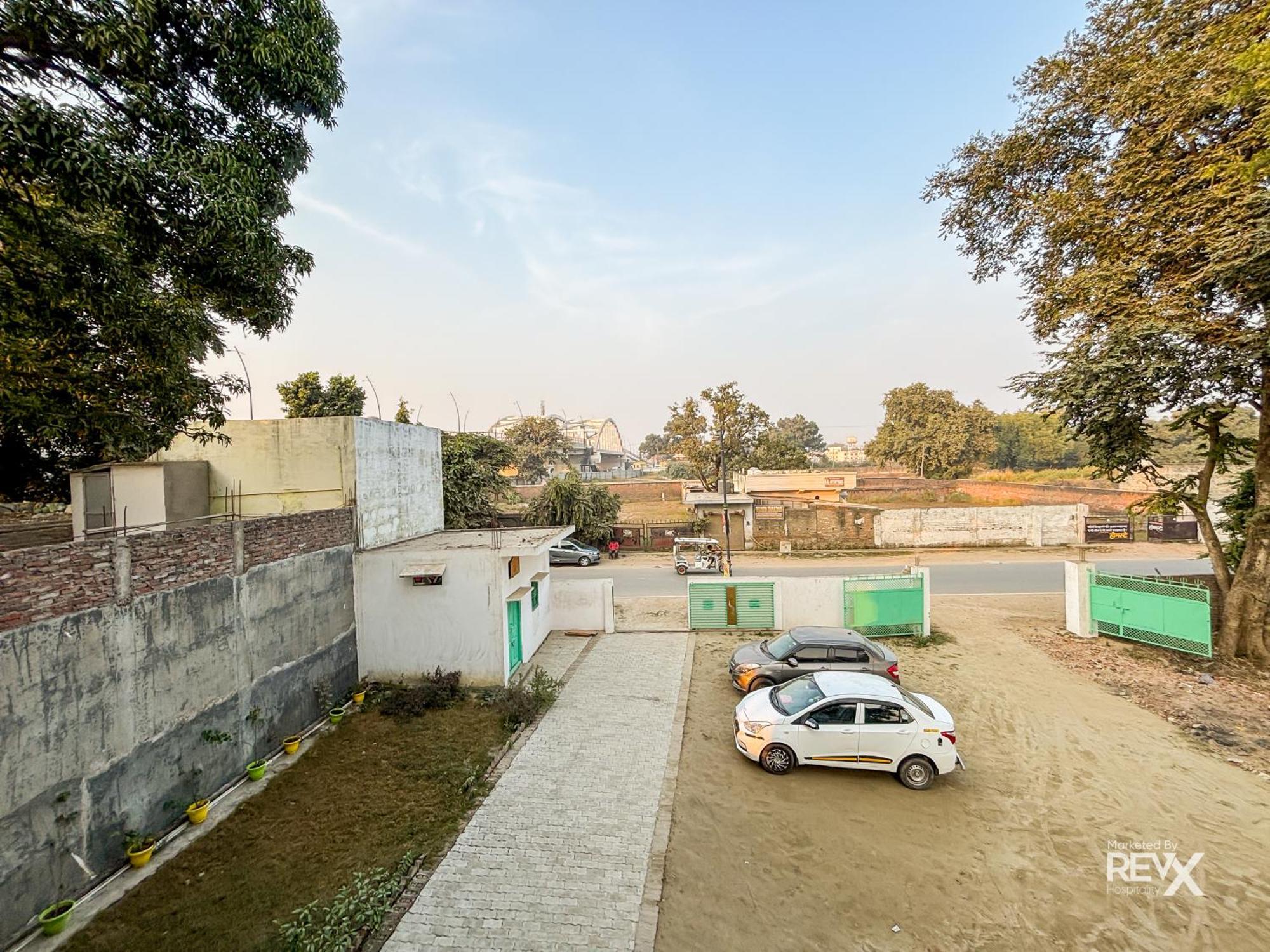 Hotel Raghuveer Sadan, Near Ram Mandir -10 Min Walk Ayodhya