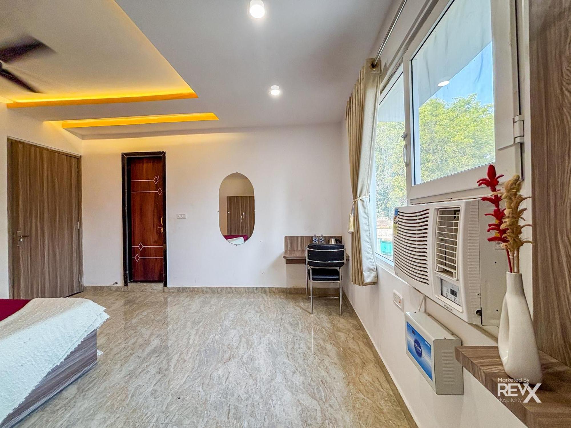 Hotel Raghuveer Sadan, Near Ram Mandir -10 Min Walk Ayodhya