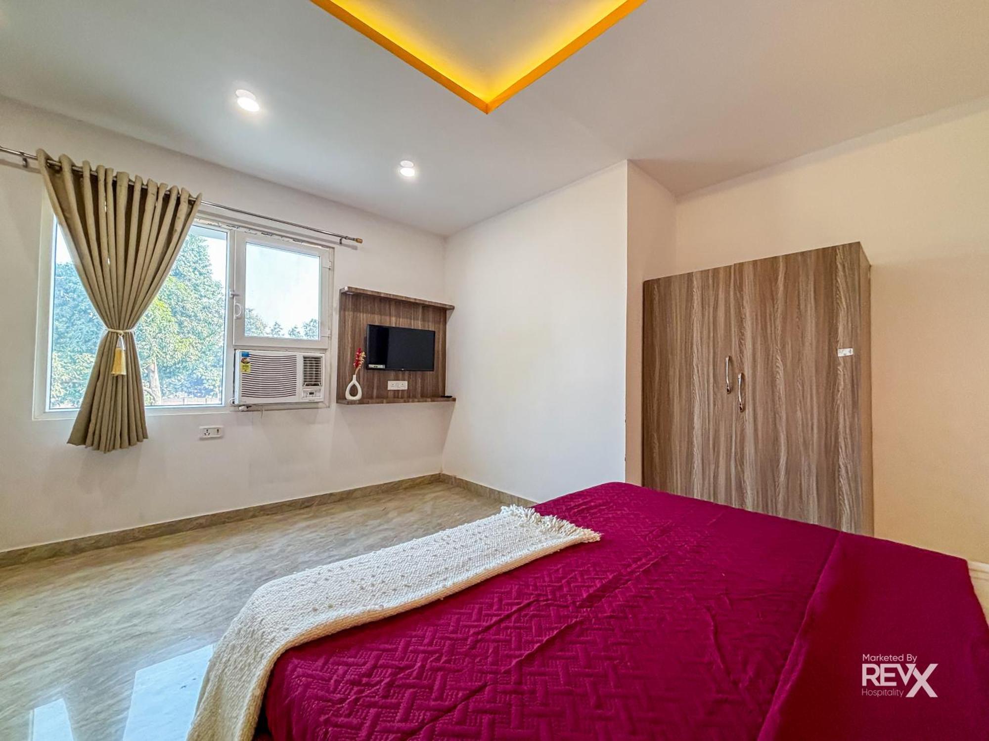 Hotel Raghuveer Sadan, Near Ram Mandir -10 Min Walk 2*