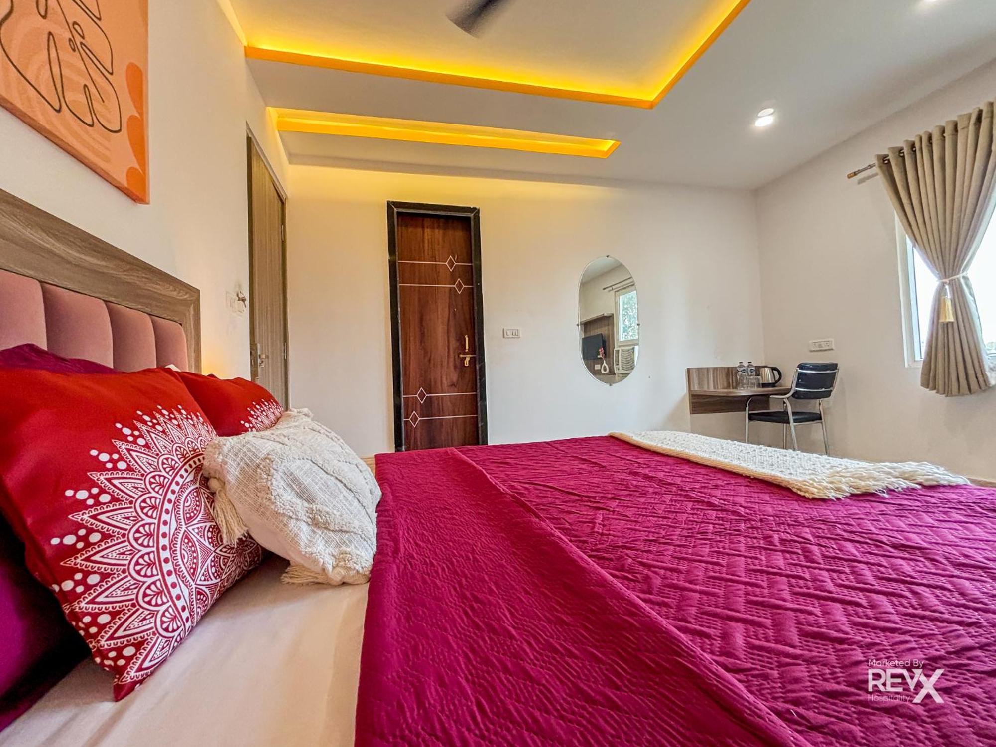 Hotel Raghuveer Sadan, Near Ram Mandir -10 Min Walk
