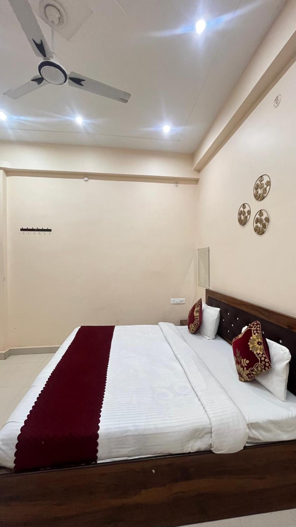 Hotel R K & Palace Near Ram Lalla Temple - 800 Meter Ayodhya
