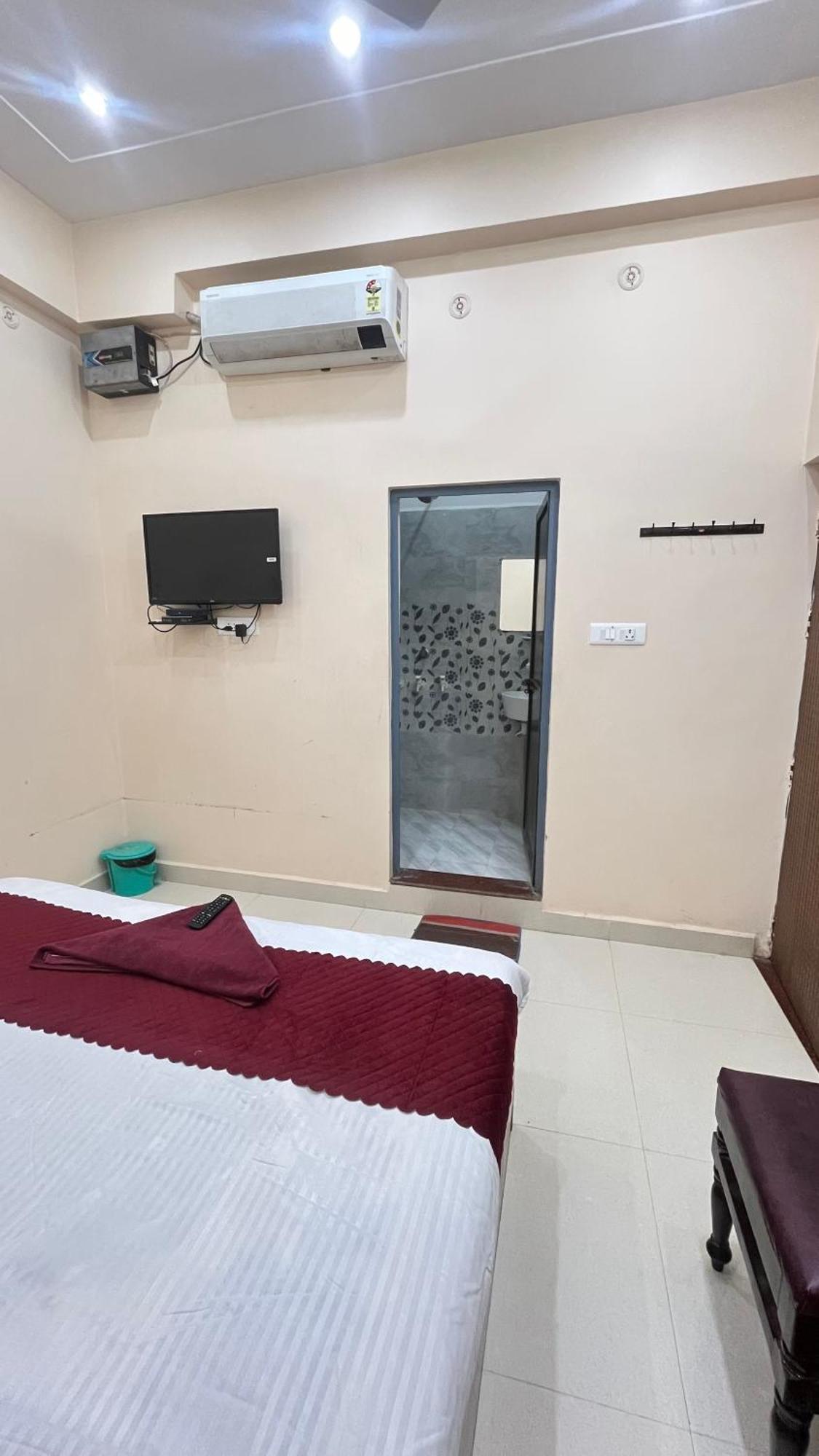 R K & Palace Near Ram Lalla Temple - 800 Meter Hotel