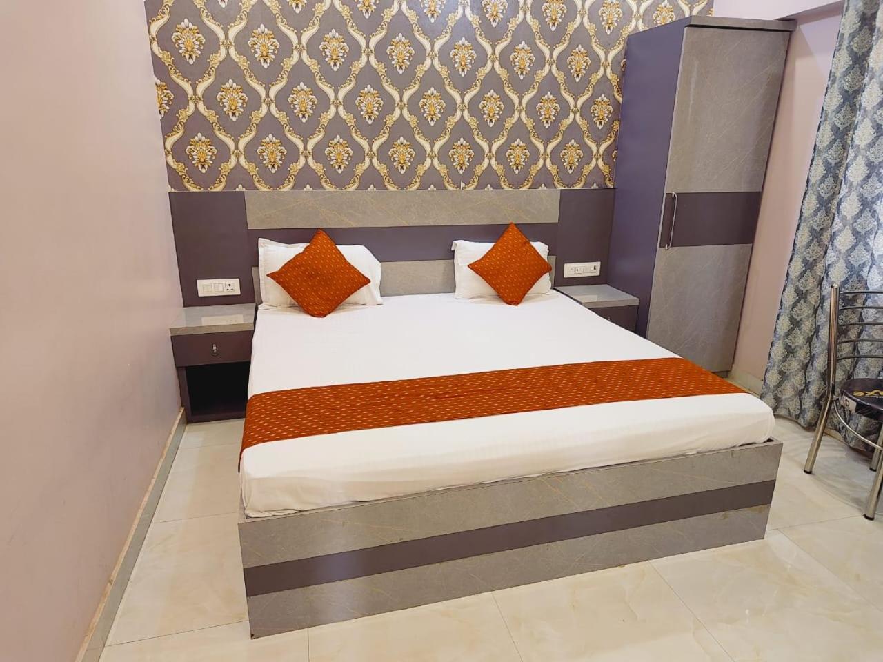 Hotel By Bookingcare