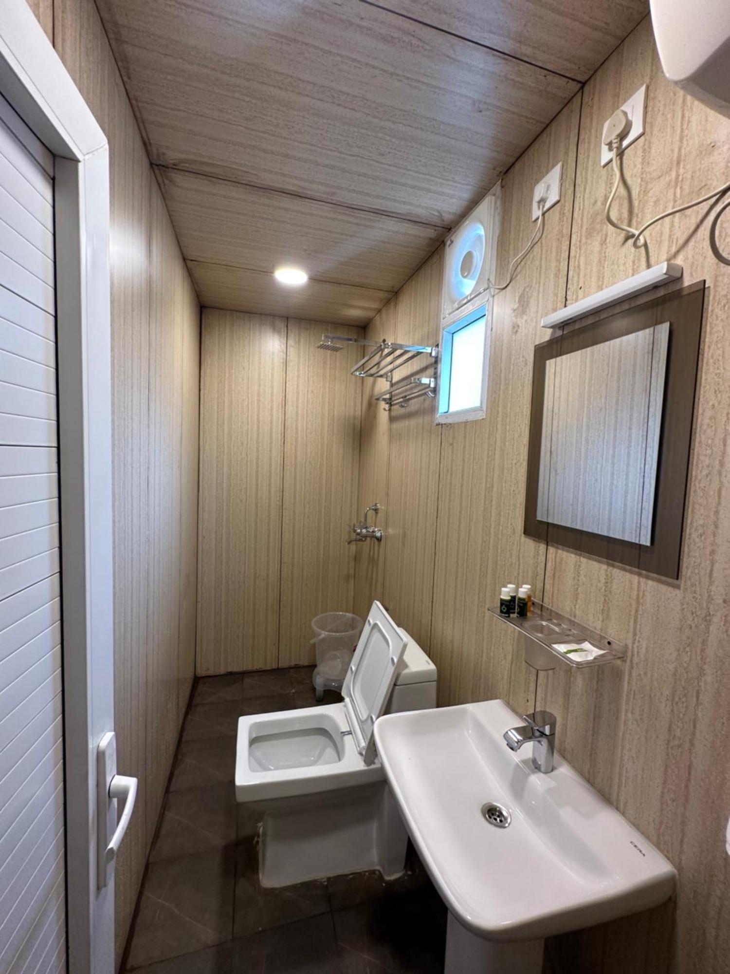Hotel Divine Ayodhya- A Unit Of Chinar Services *