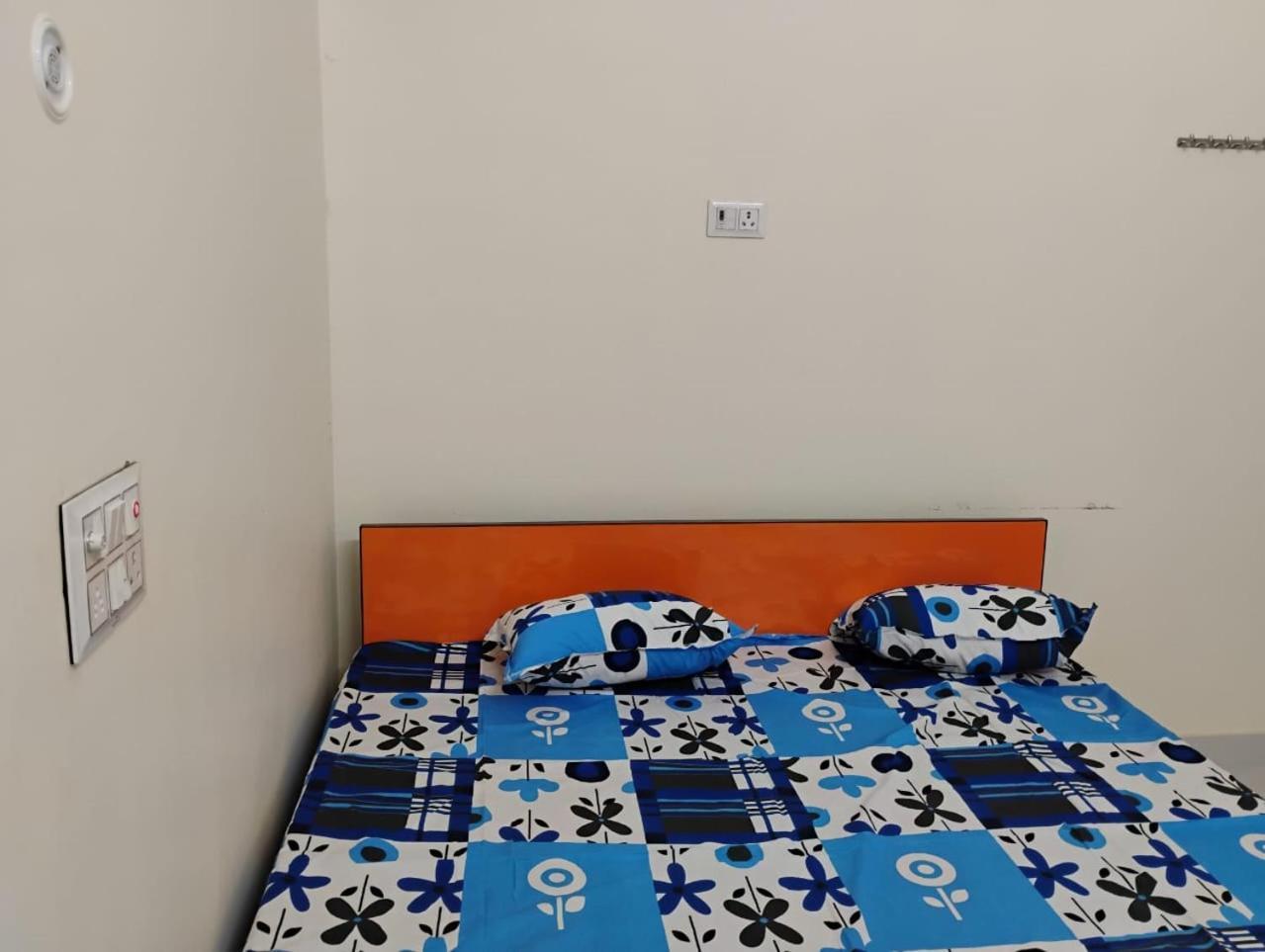 Geeta Teerth Guest house *