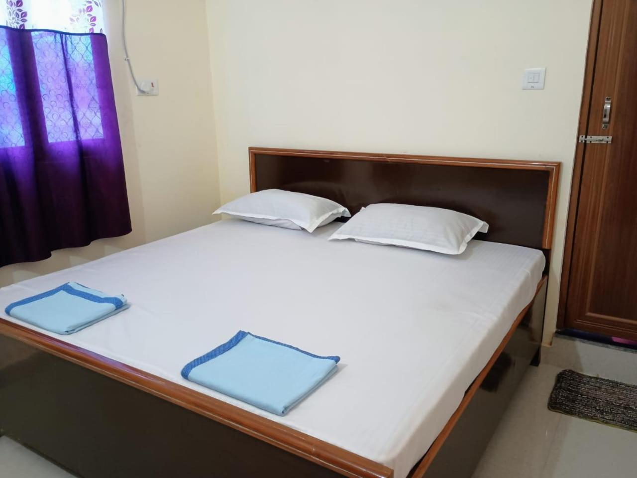 Ajay Palace Guest house *