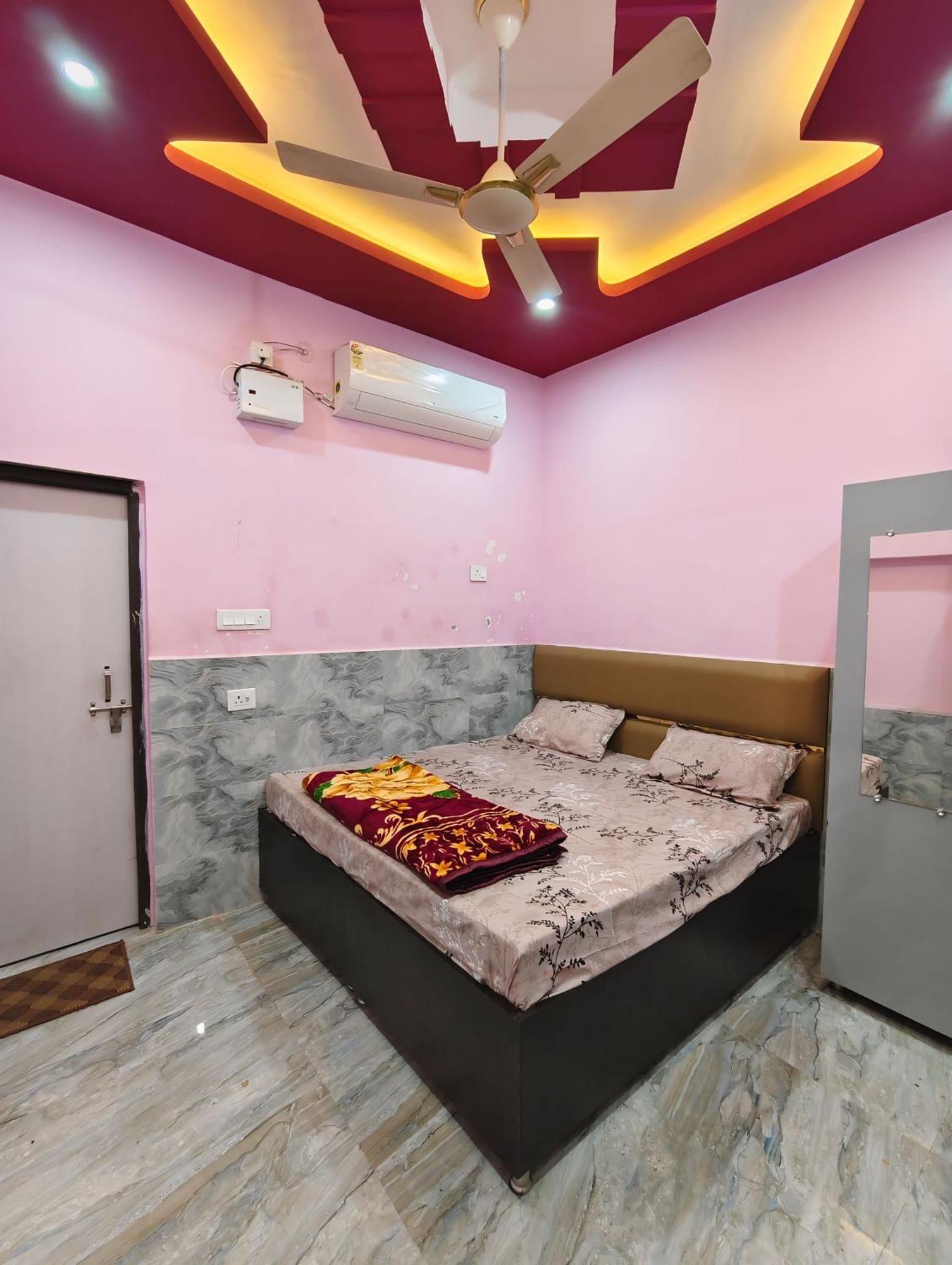 Guest house Sheesh Mahal Ayodhya