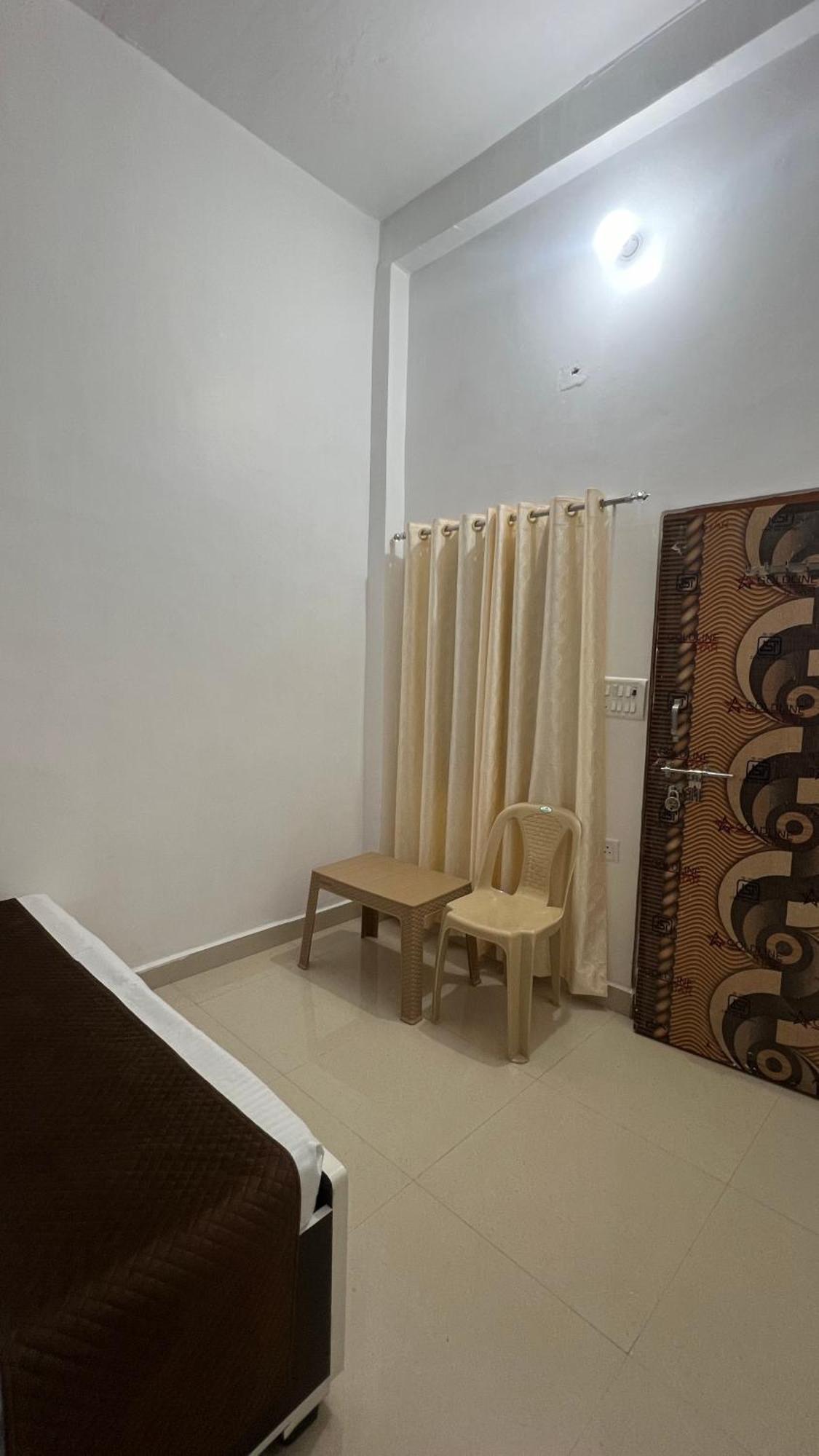 Homestay Hanumat Retreat *