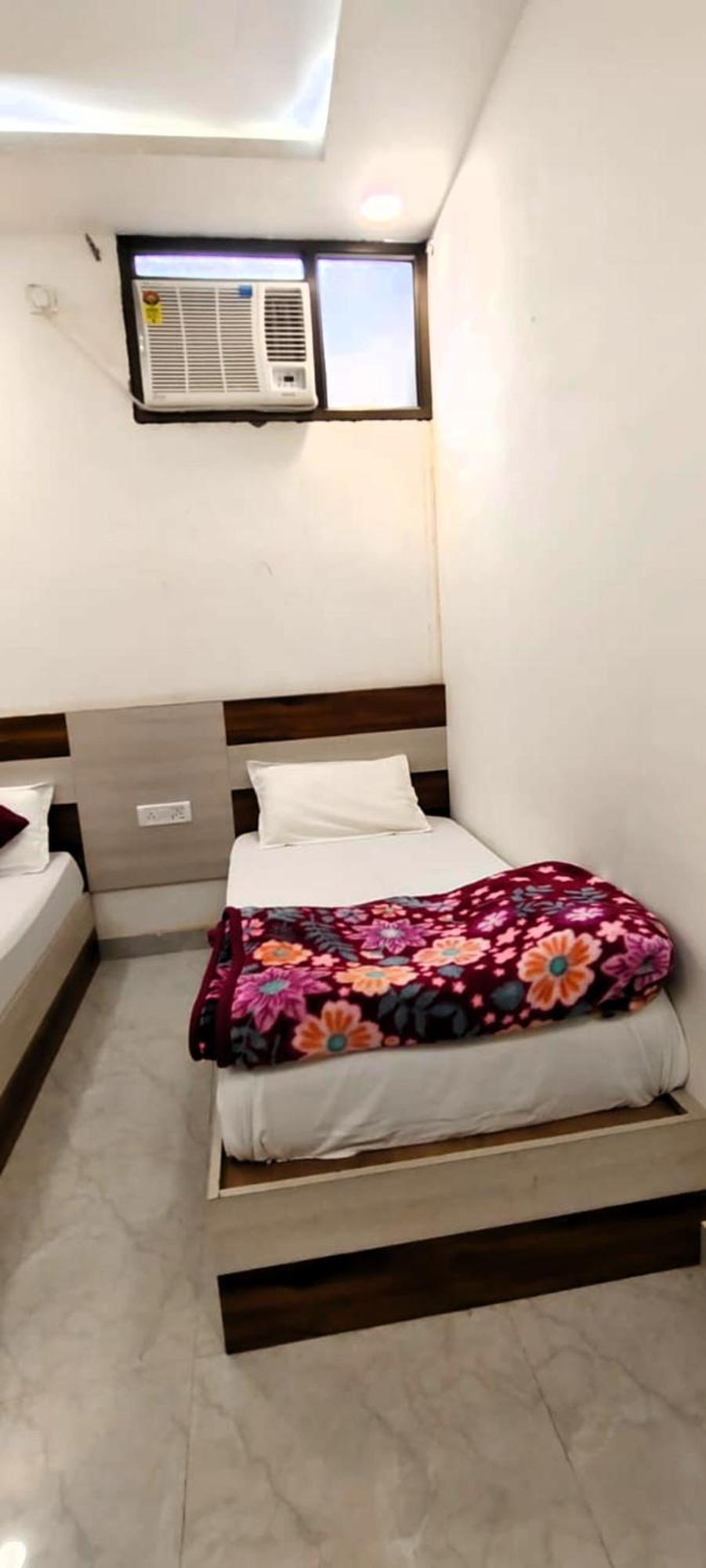 Gr Mateshwari Palace - Hotel-at-prime-location Spacious-room * Ayodhya
