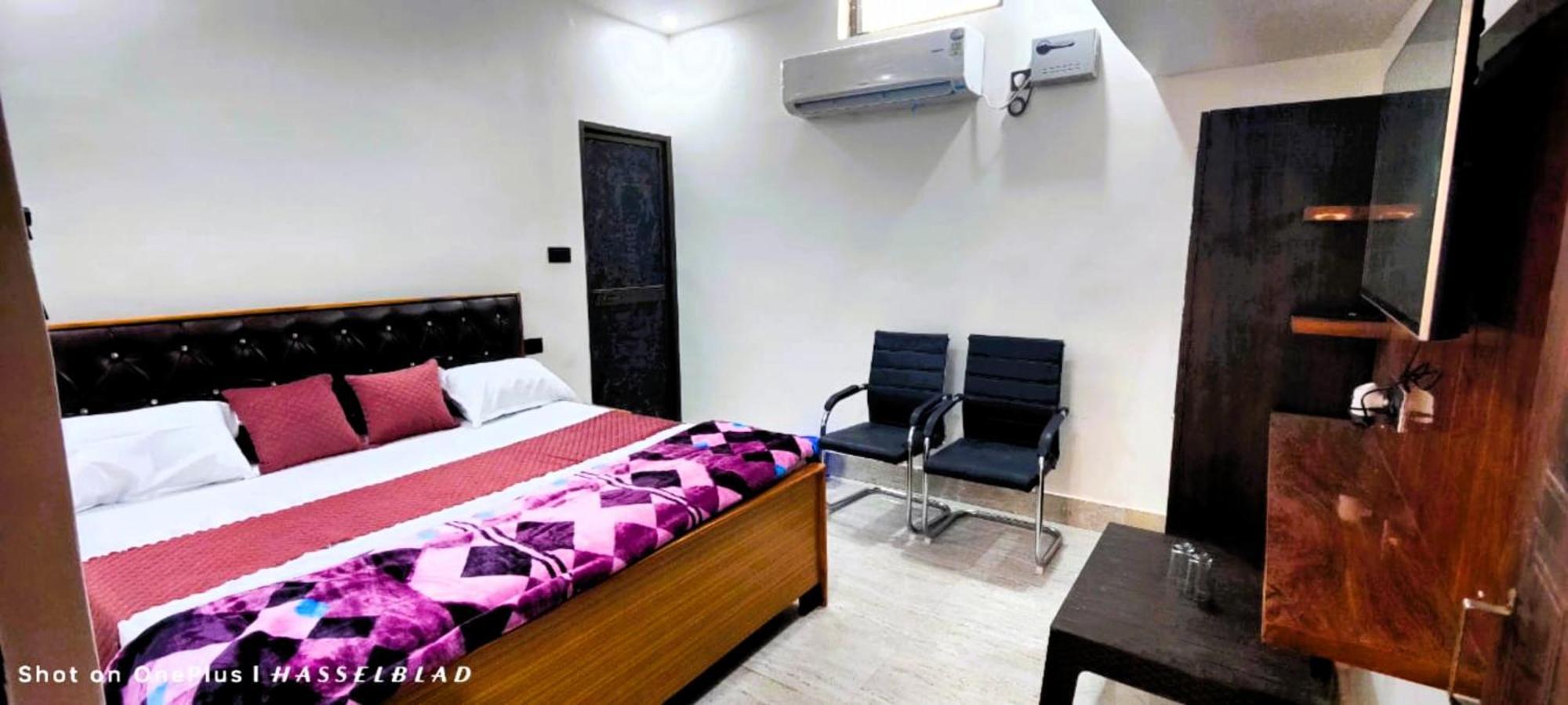 Gr Mateshwari Palace - Hotel-at-prime-location Spacious-room Ayodhya