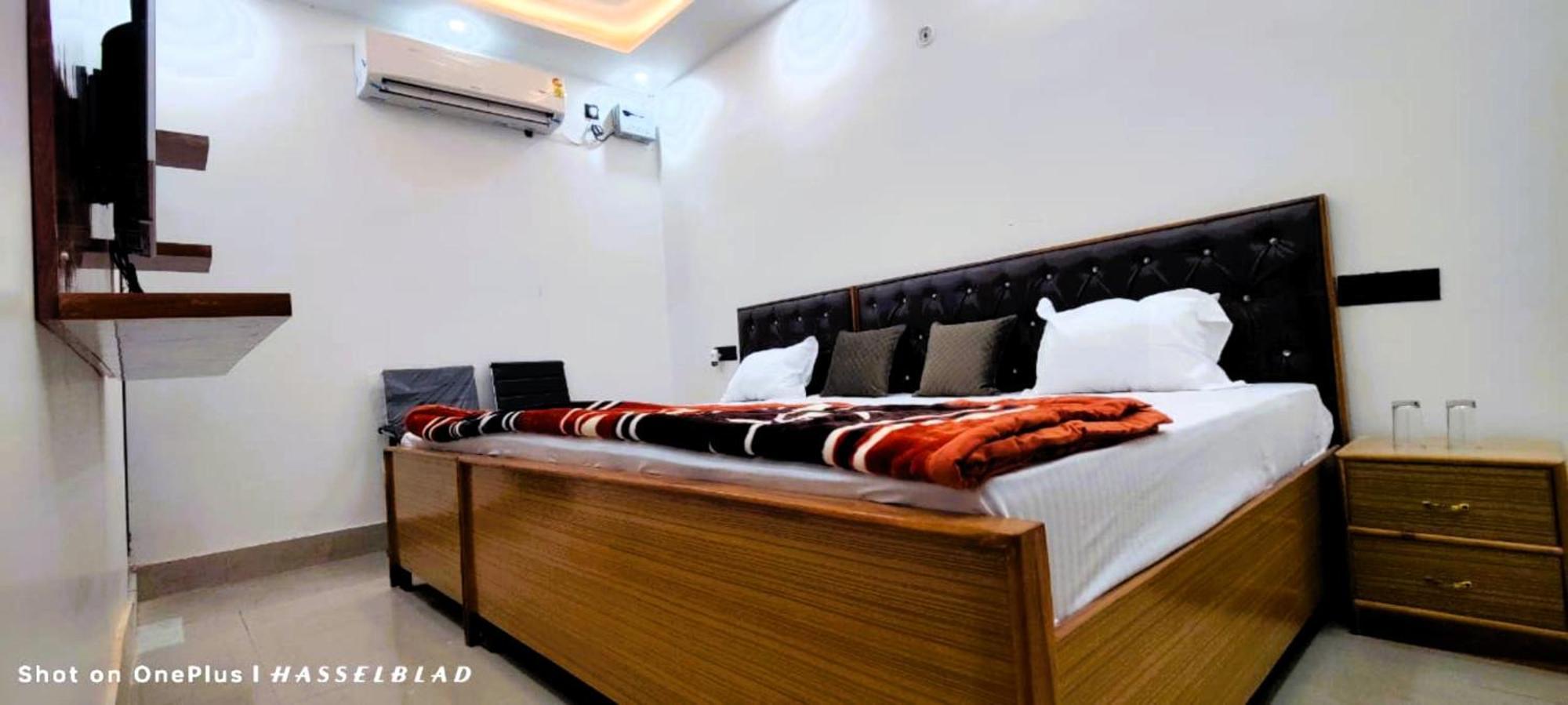 Gr Mateshwari Palace - Hotel-at-prime-location Spacious-room