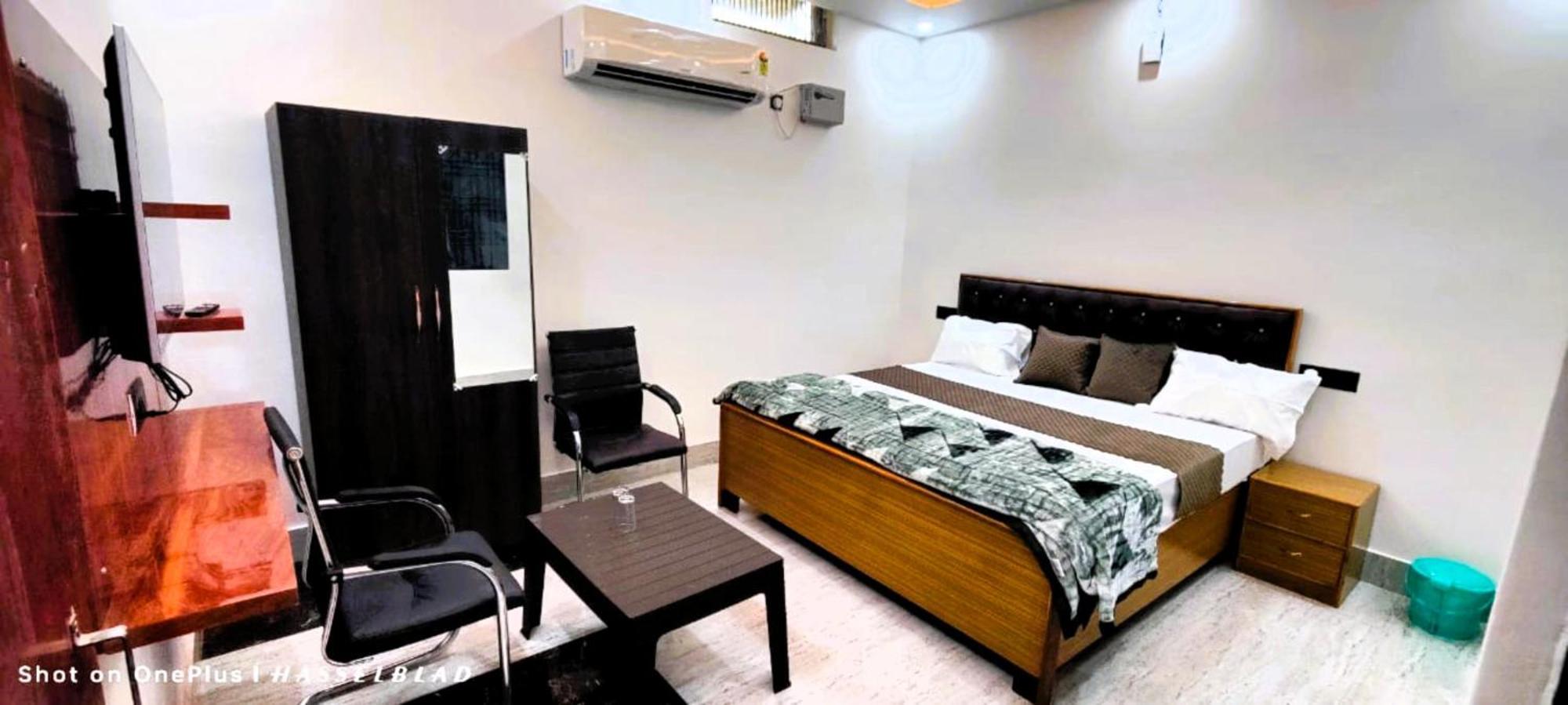 Gr Mateshwari Palace - Hotel-at-prime-location Spacious-room Ayodhya