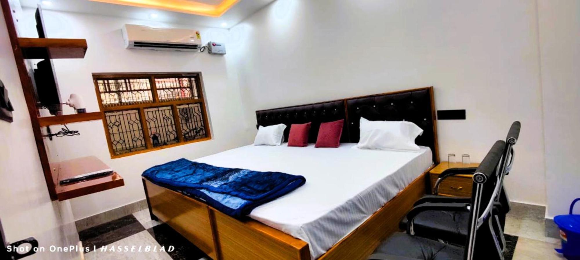 Gr Mateshwari Palace - Hotel-at-prime-location Spacious-room