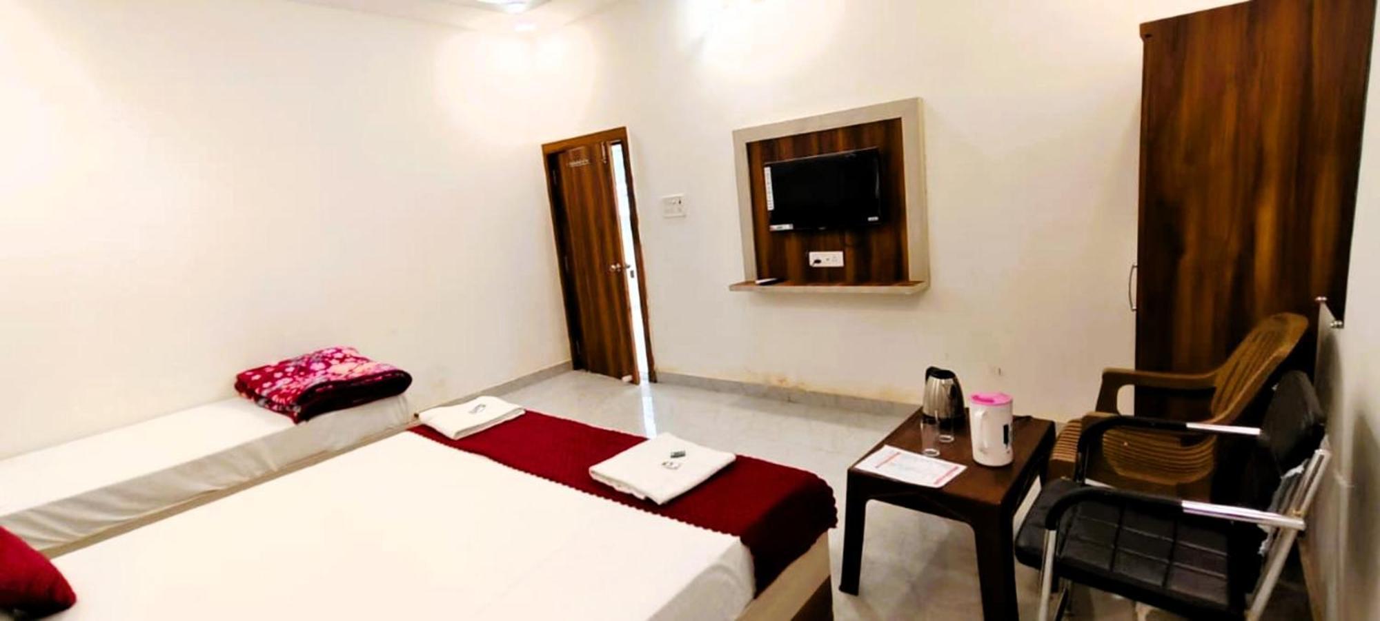 Gr Mateshwari Palace - Hotel-at-prime-location Spacious-room