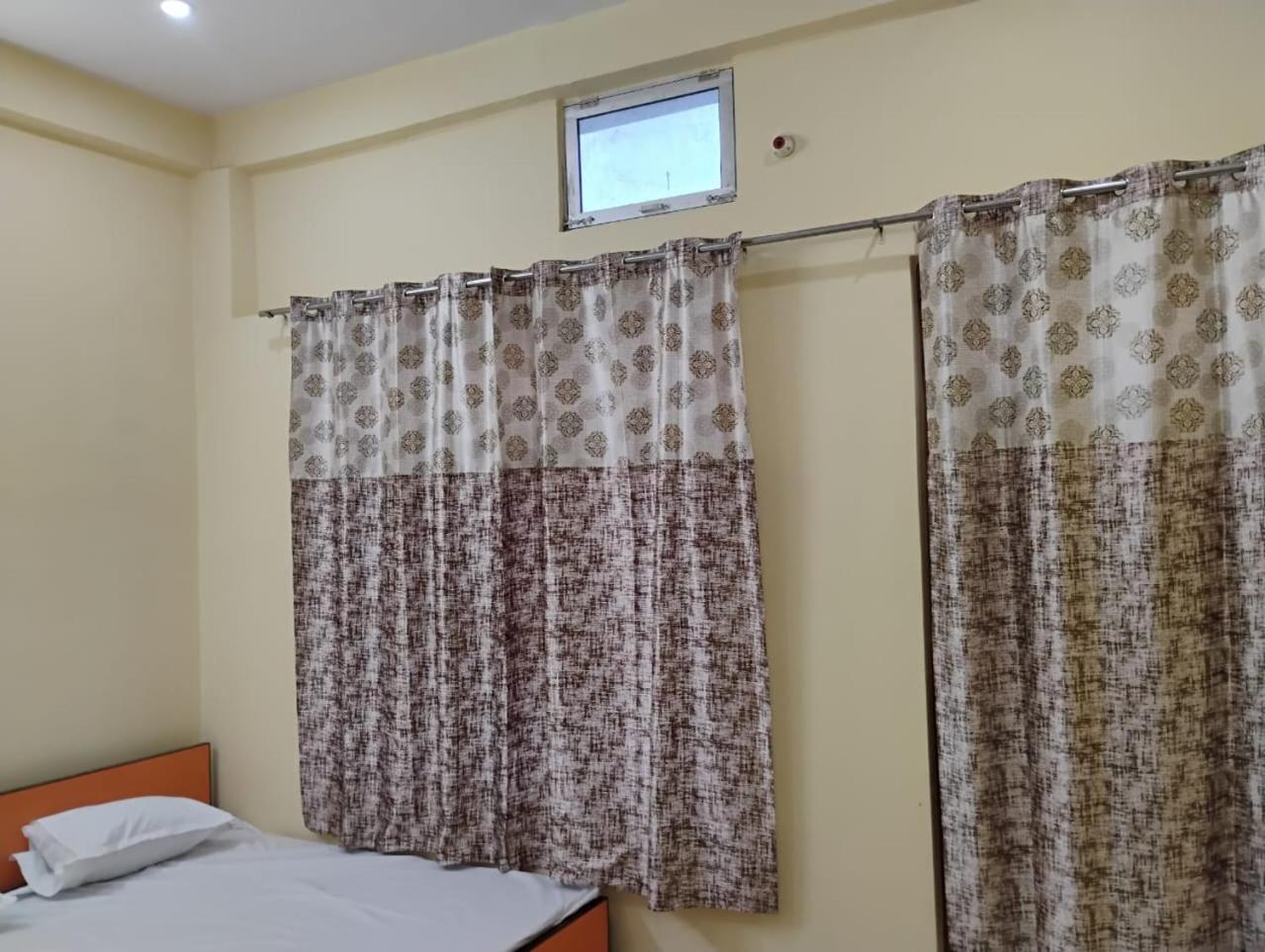 Geeta Teerth Guest house Ayodhya