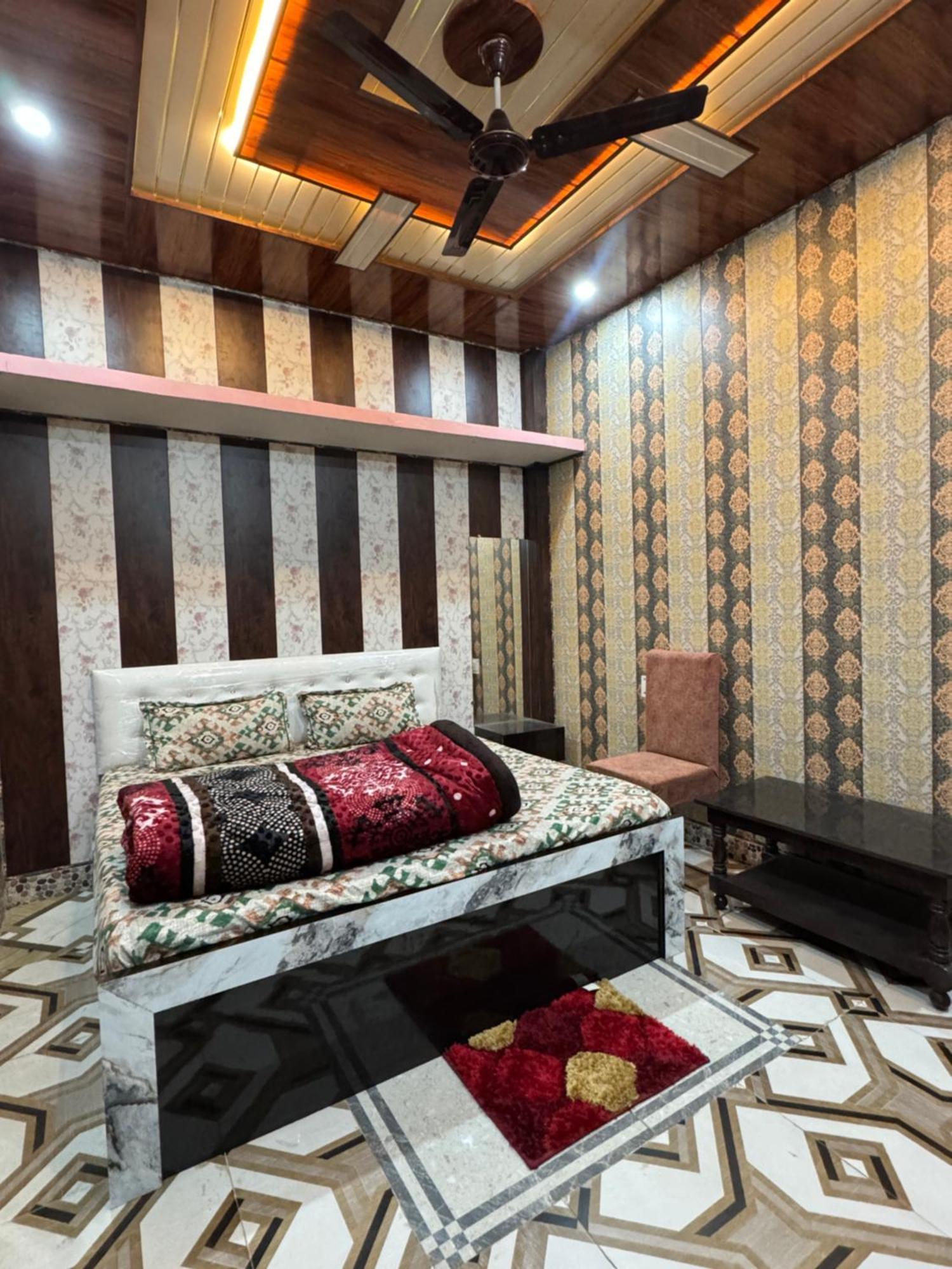 Ram Lalla Hotel