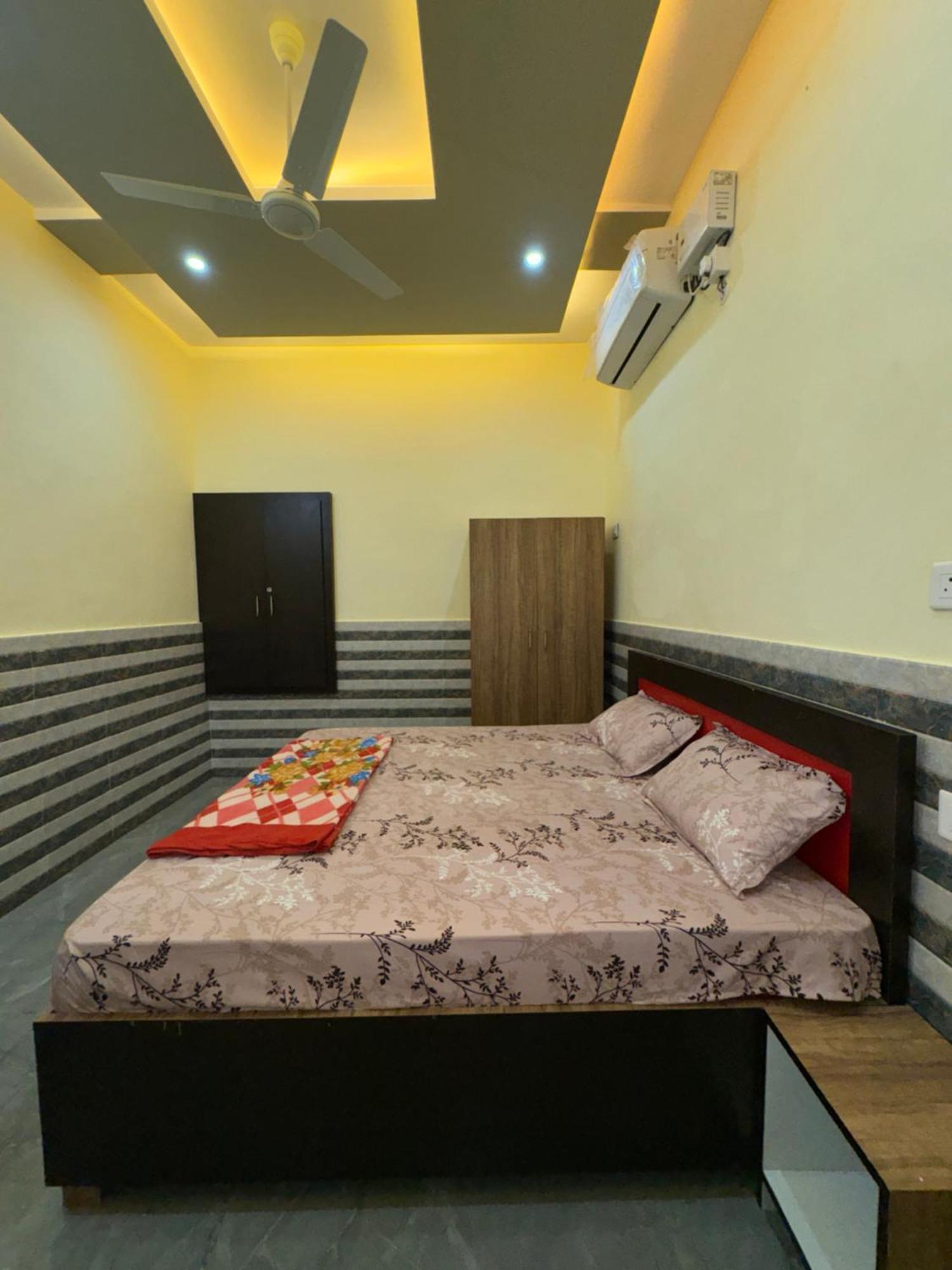 Guest house Sheesh Mahal Ayodhya
