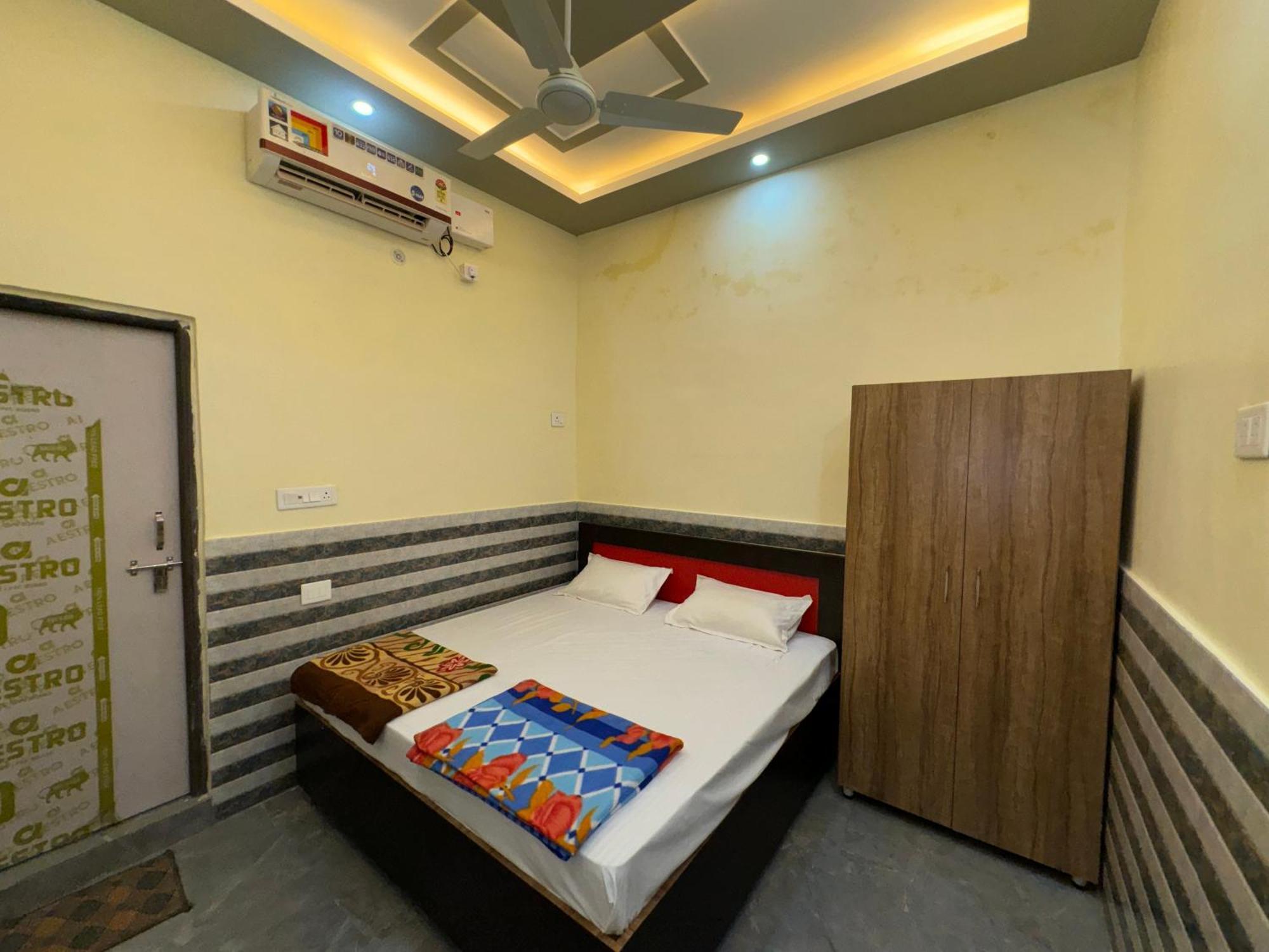 Sheesh Mahal Guest house
