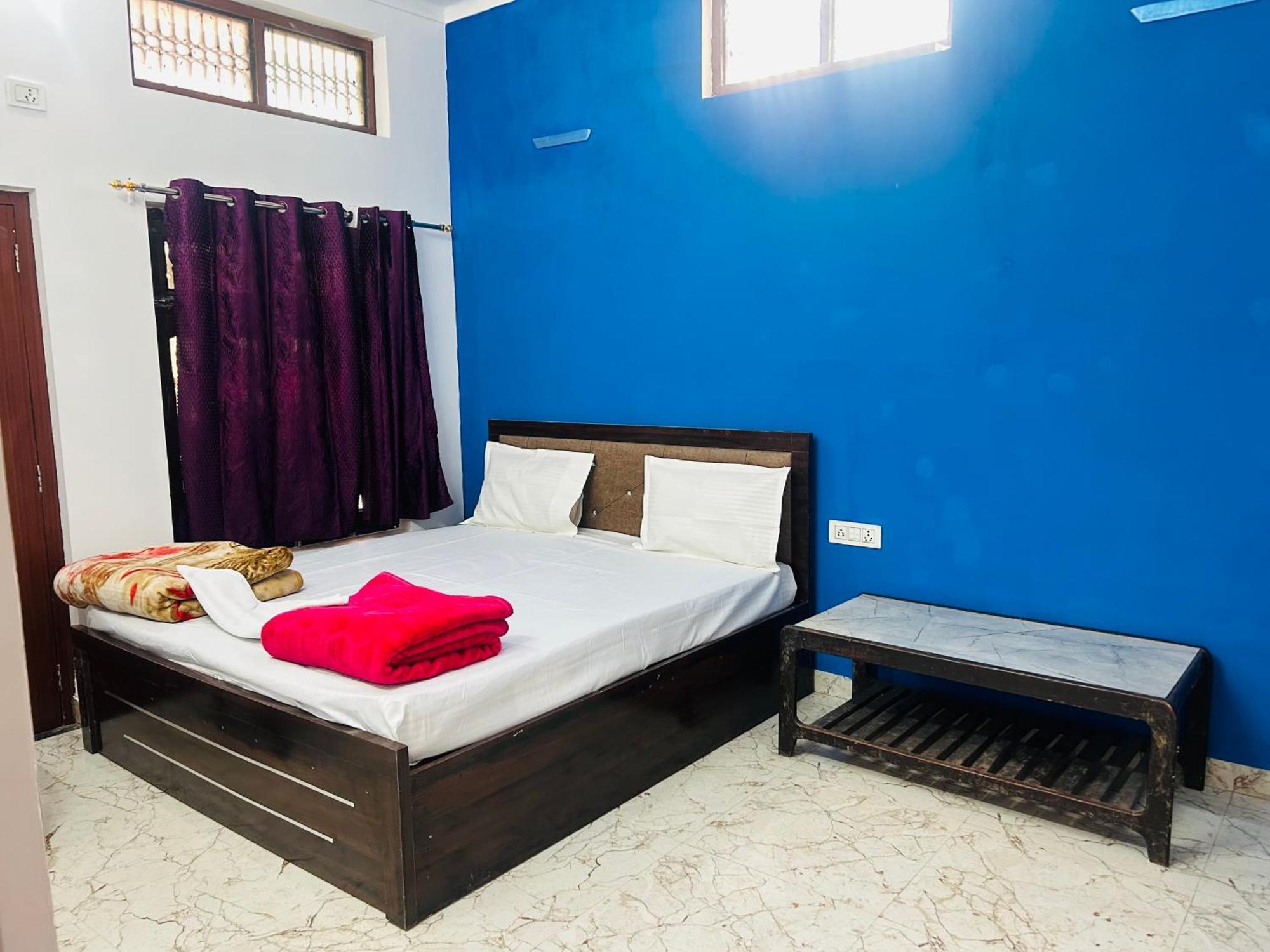Divya Darshan Guest House, 100m From Shri Ram Janam Bhoomi Dham Ayodhya