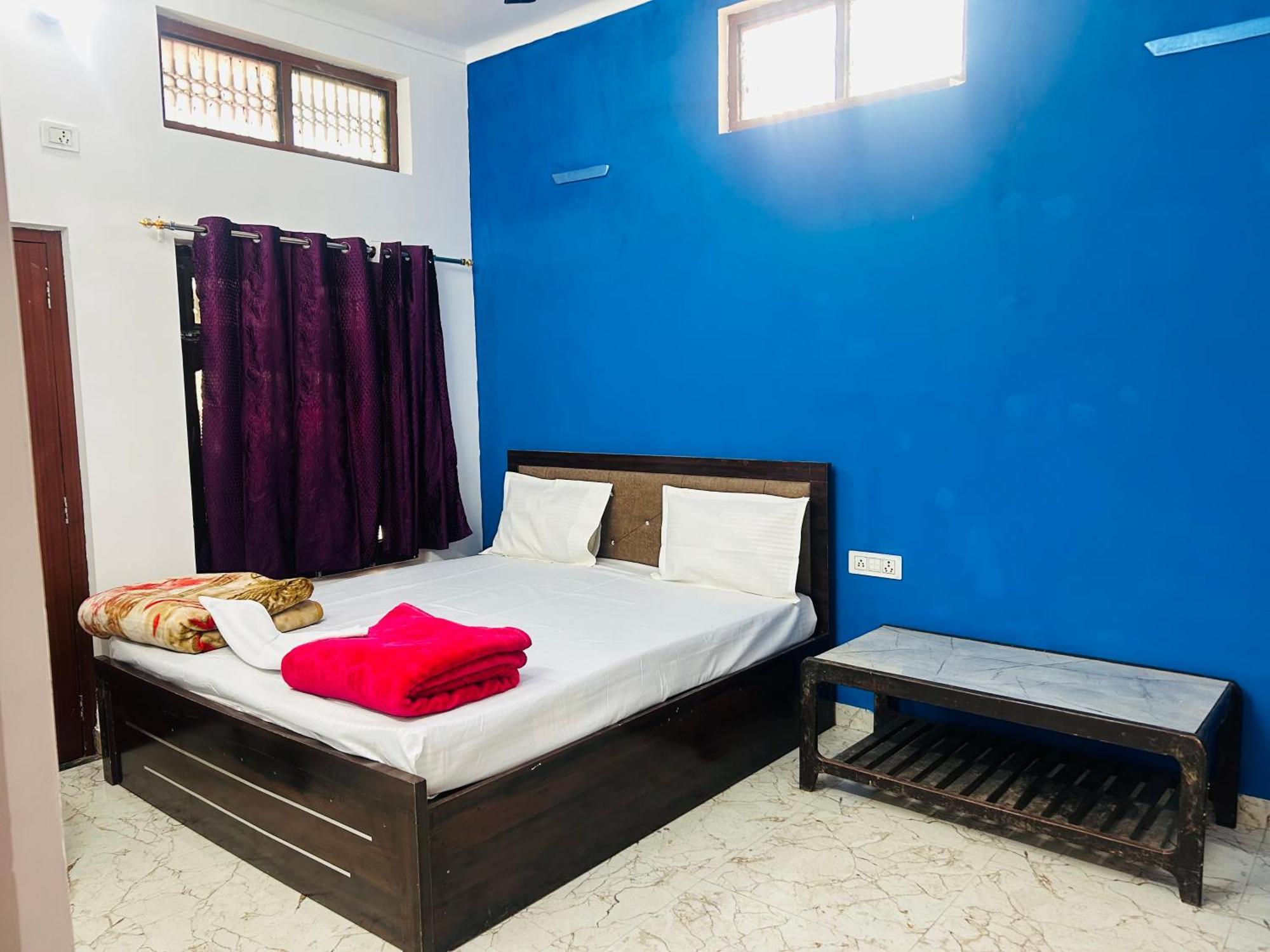 Divya Darshan Guest House, 100m From Shri Ram Janam Bhoomi Dham Guest house