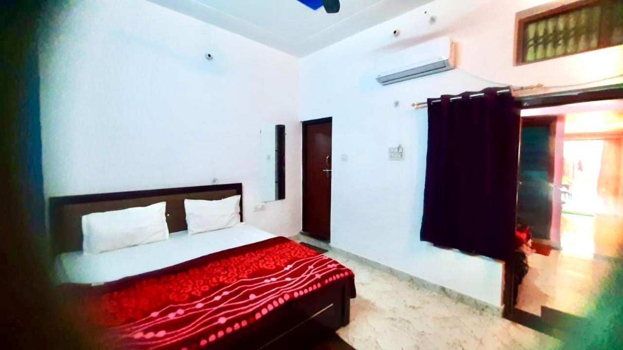 Divya Darshan Guest House, 100m From Shri Ram Janam Bhoomi Dham Guest house Ayodhya
