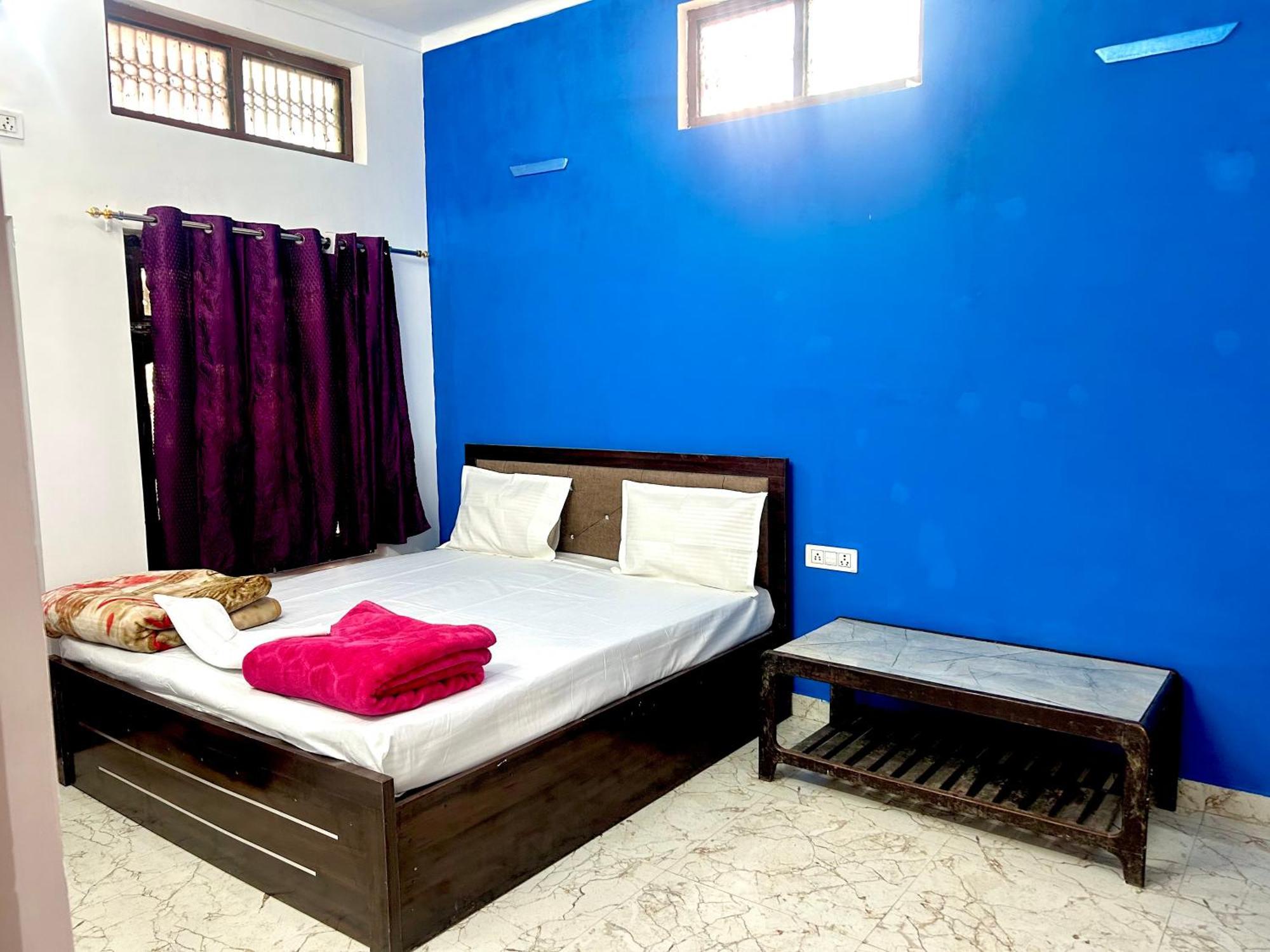 Divya Darshan Guest House, 100m From Shri Ram Janam Bhoomi Dham Ayodhya
