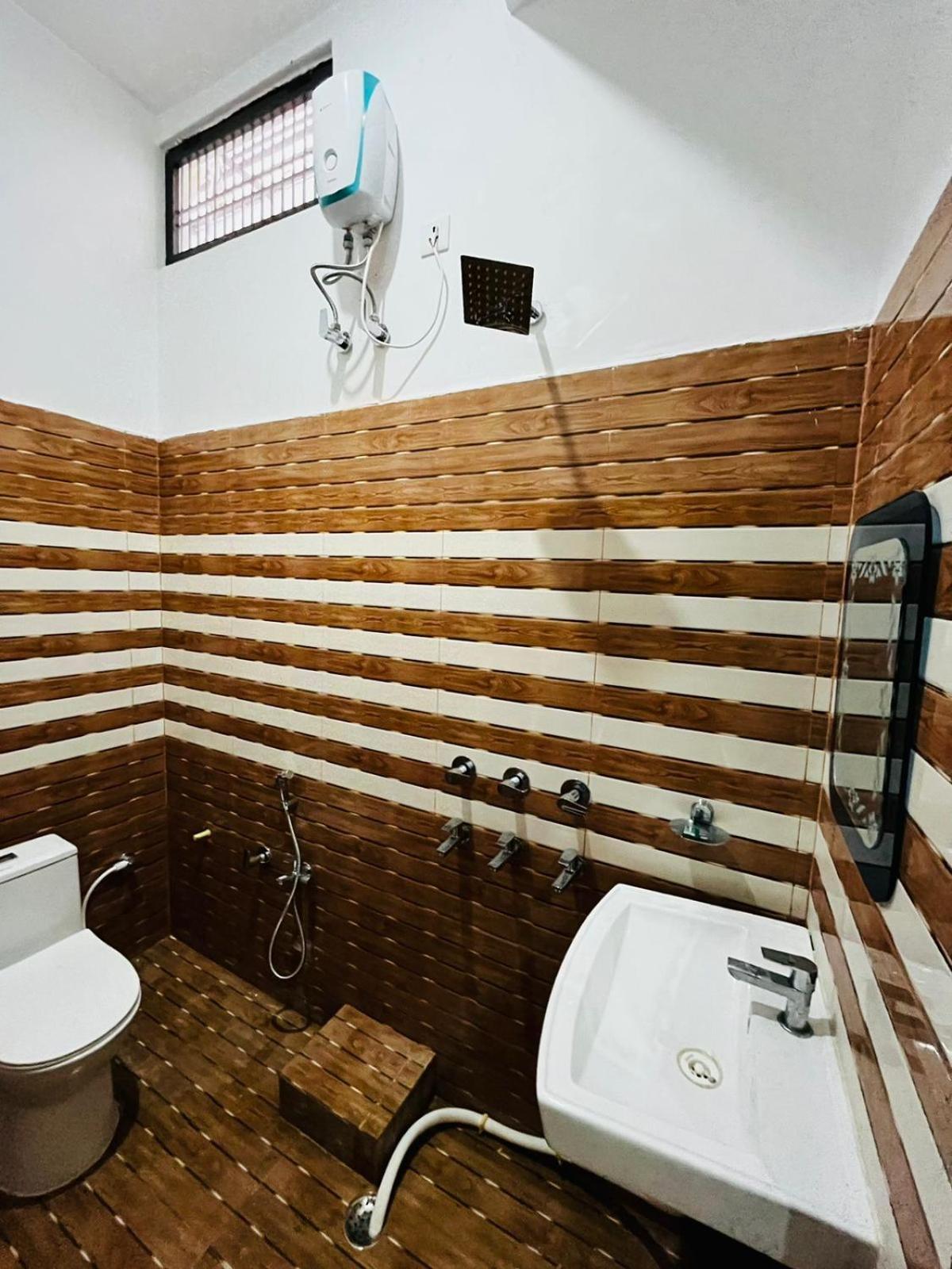 Holy Darshan Guest house