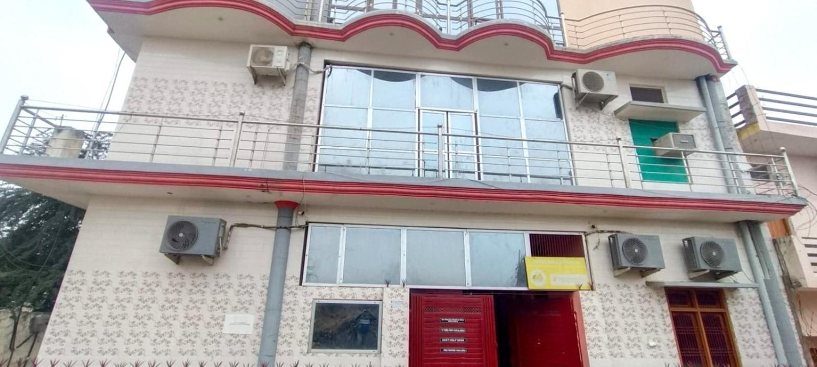 Go Balaji Palace In Full Air-conditioners Hotel