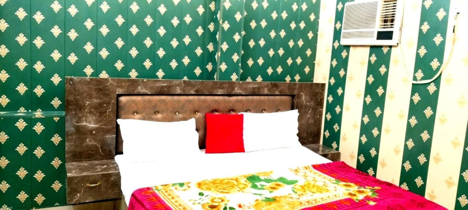 Go Balaji Palace In Full Air-conditioners Ayodhya