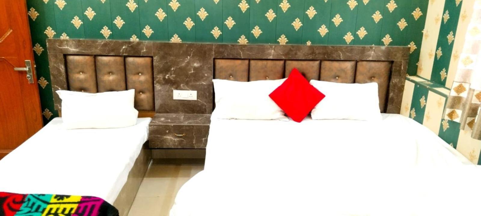 Go Balaji Palace In Full Air-conditioners 2* Ayodhya