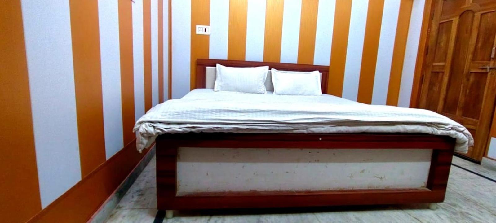Hotel Go Balaji Palace In Full Air-conditioners