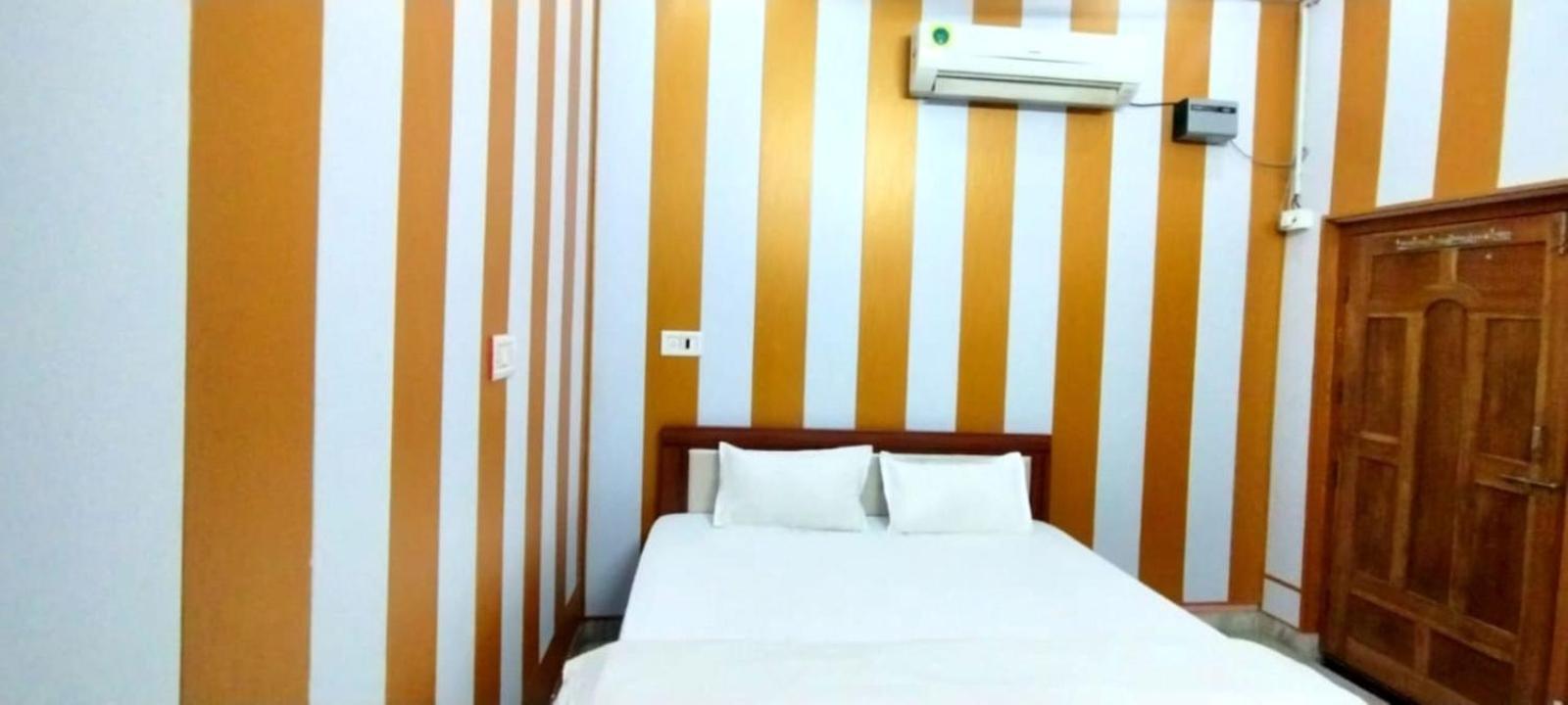Go Balaji Palace In Full Air-conditioners Hotel Ayodhya