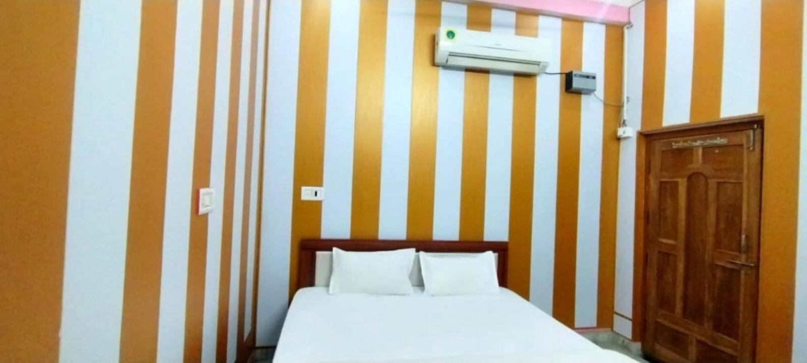 Go Balaji Palace In Full Air-conditioners Ayodhya