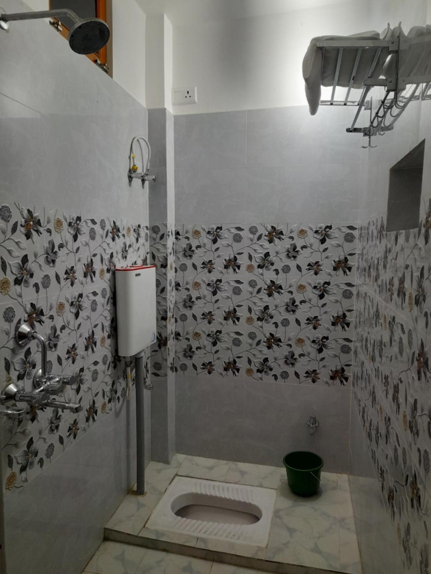 Ved & Paying Guest house *