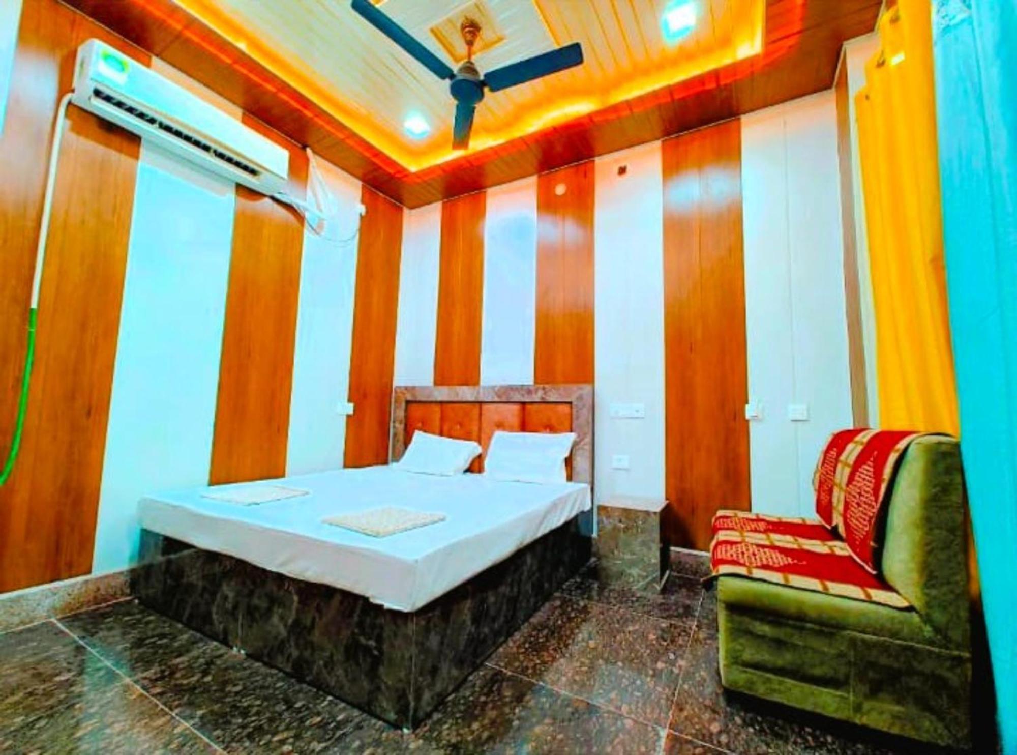 The Namo Ji Near Temple - Excellent Customer Service Homestay Ayodhya
