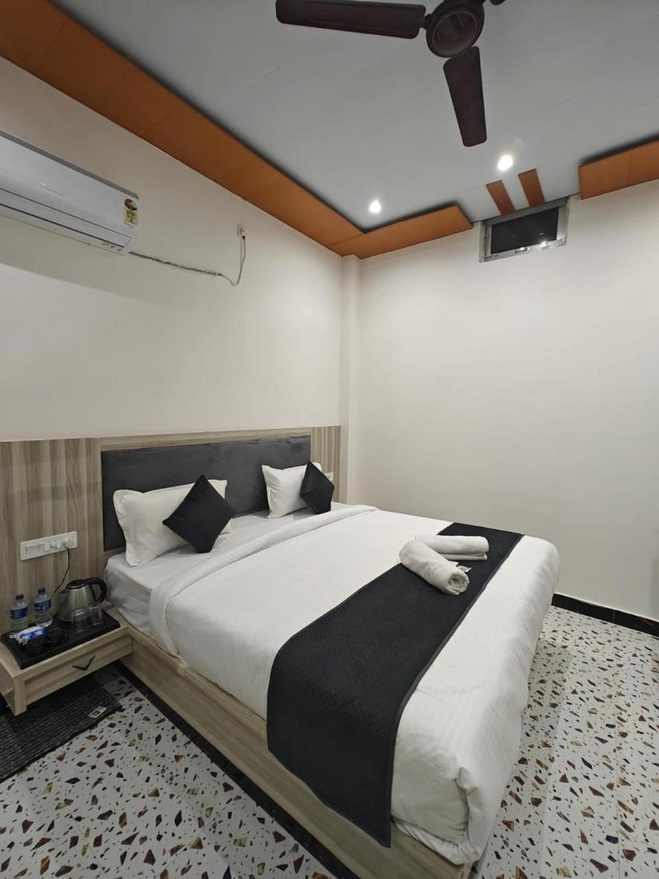 Hotel The Shyama - A Luxurious Near Ram Mandir