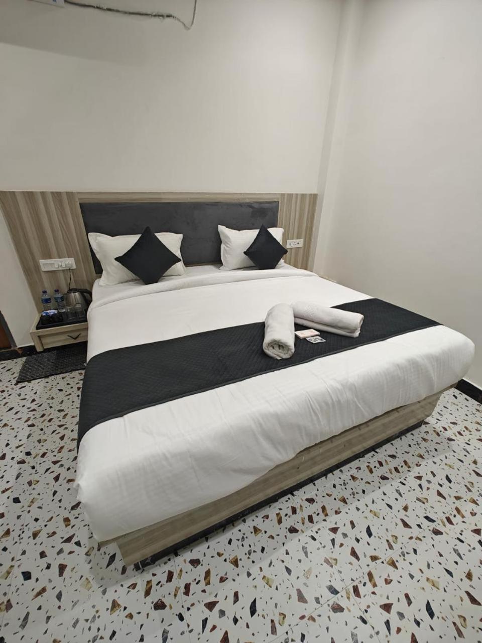 Hotel The Shyama - A Luxurious Near Ram Mandir 3*