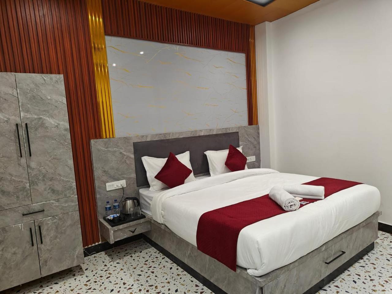 Hotel The Shyama - A Luxurious Near Ram Mandir