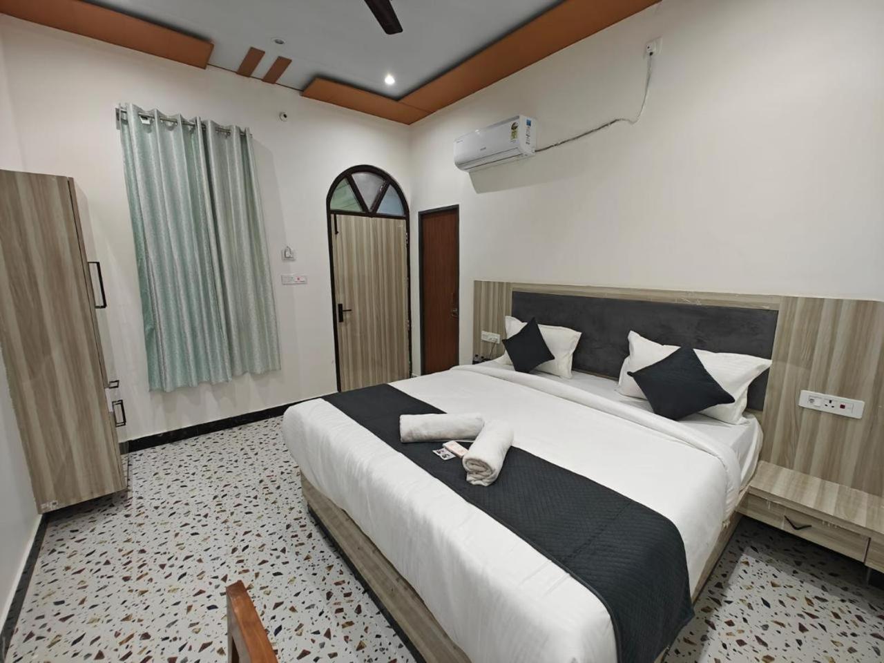 Hotel The Shyama - A Luxurious Near Ram Mandir 3*